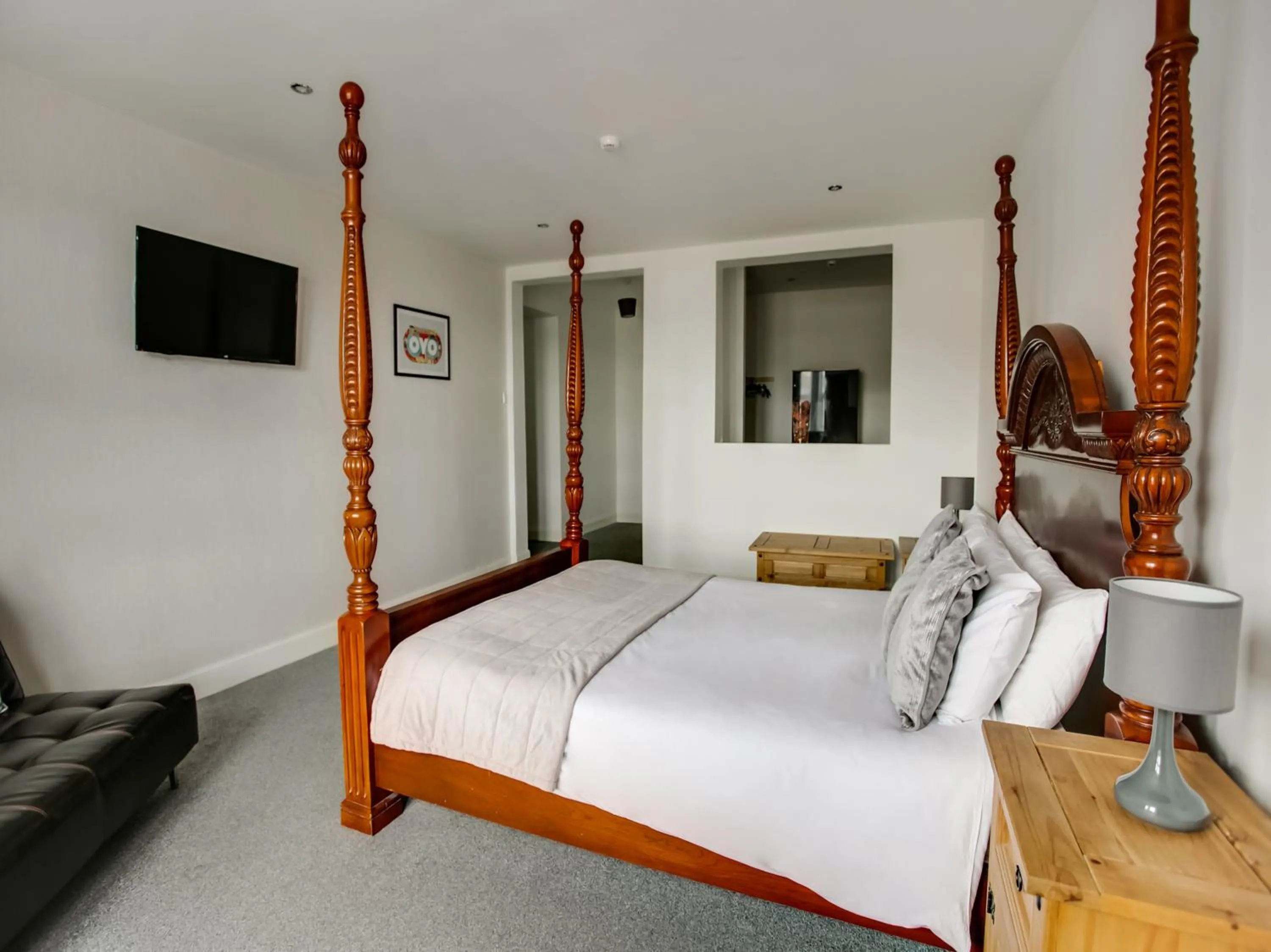 Photo of the whole room, Bed in OYO Gin House Hotel