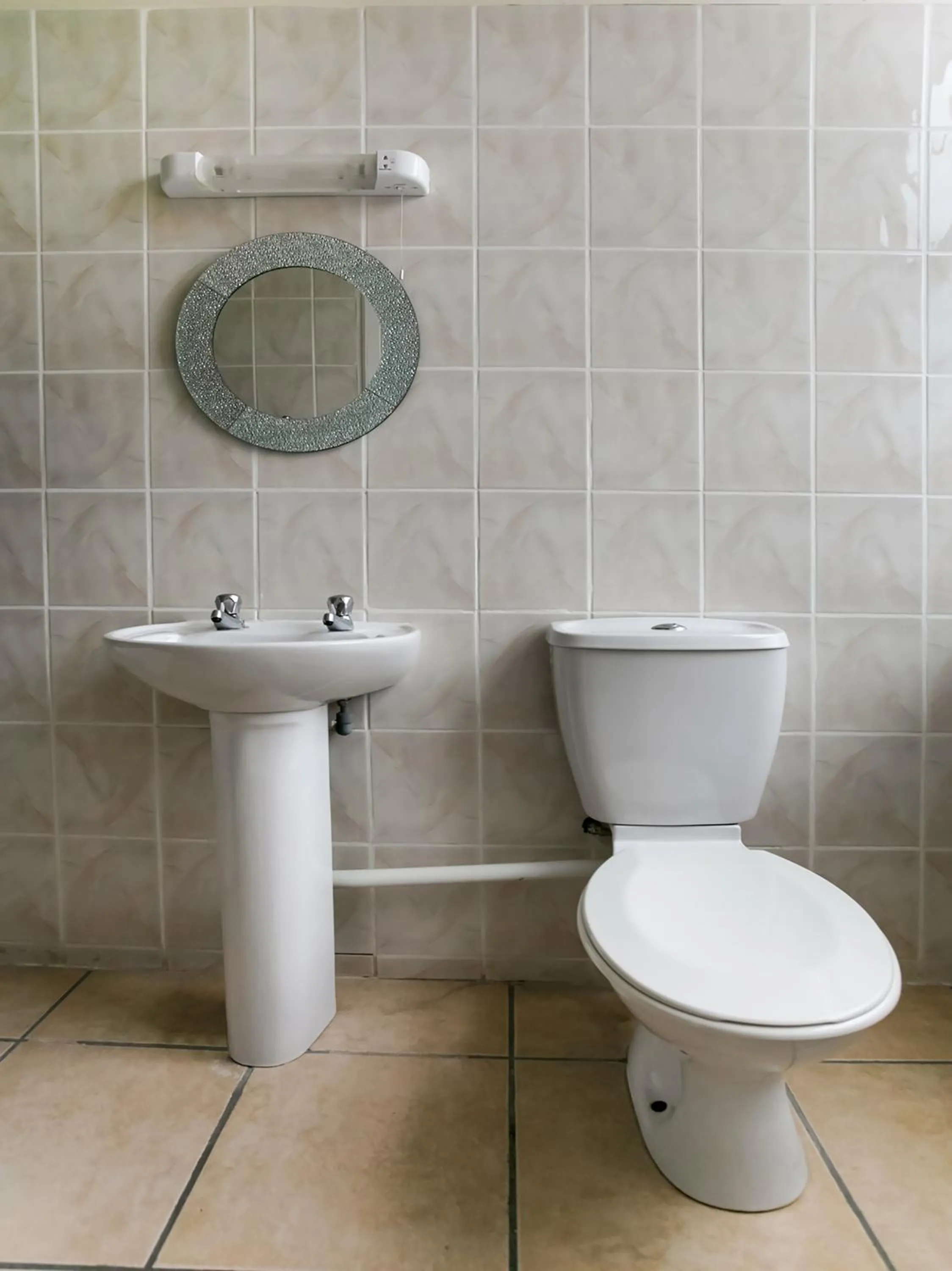 Bathroom in OYO Gin House Hotel
