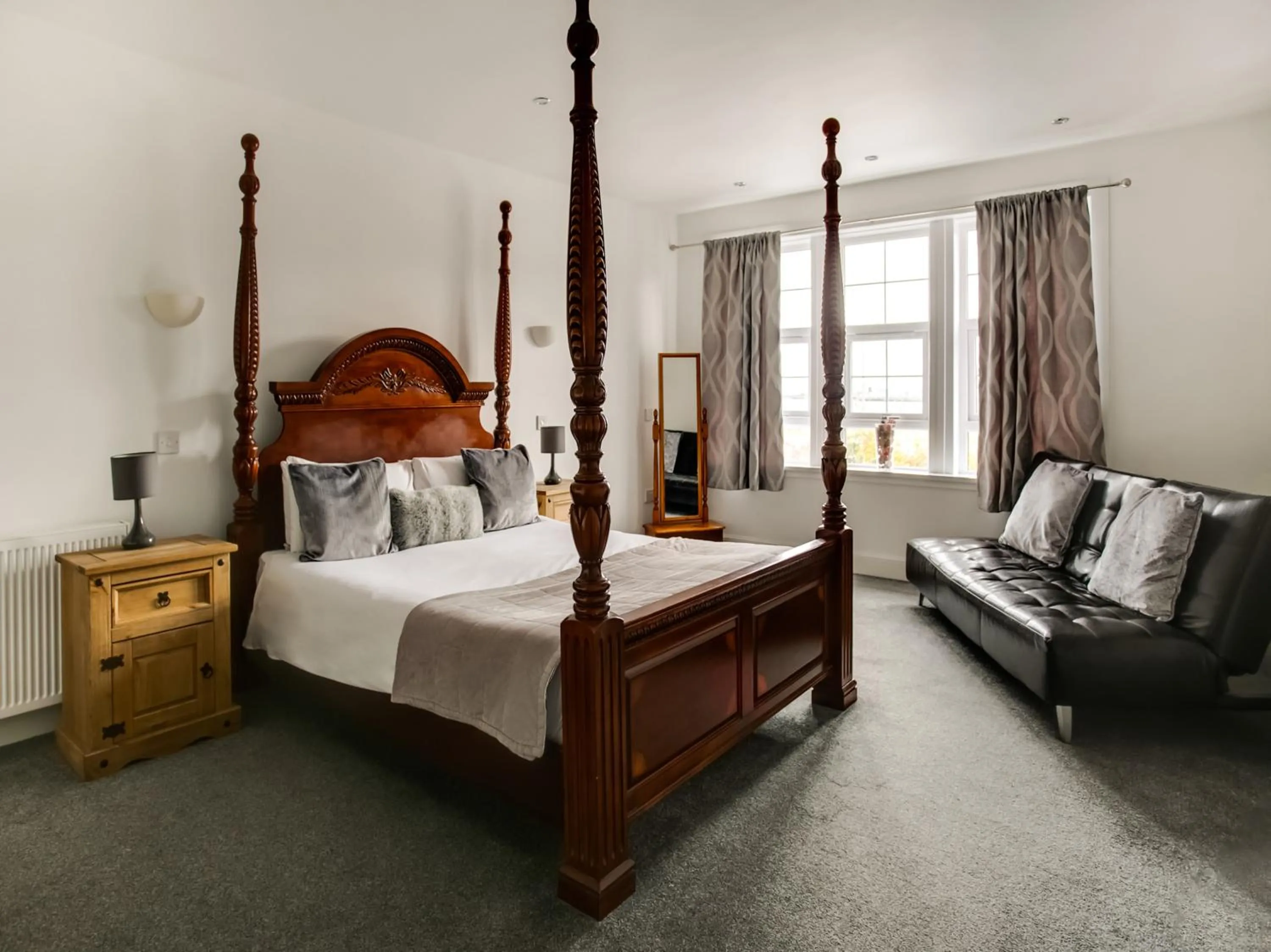 Bedroom, Bed in OYO Gin House Hotel