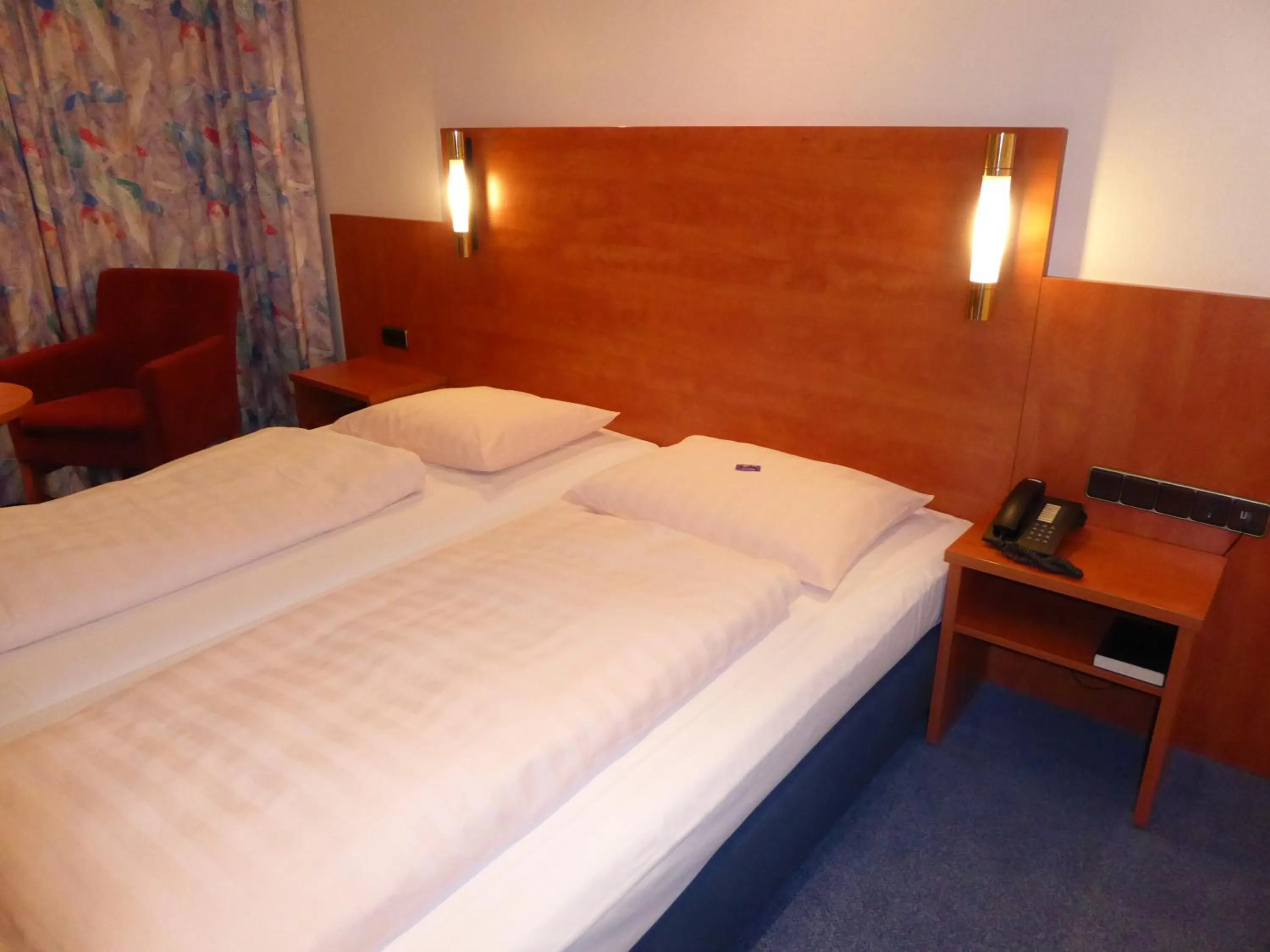 Photo of the whole room, Bed in Astoria Hotel