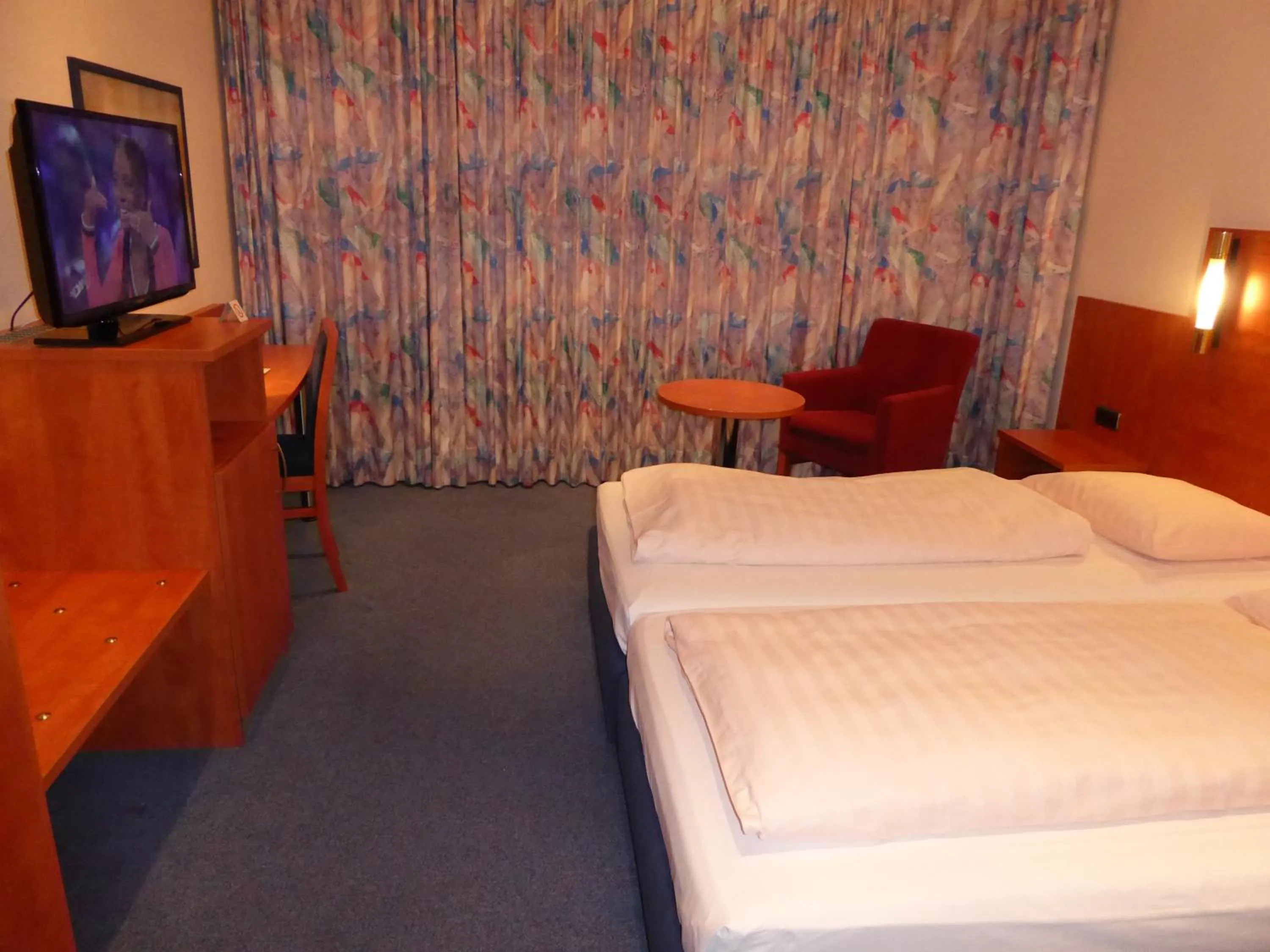 Photo of the whole room, Bed in Astoria Hotel