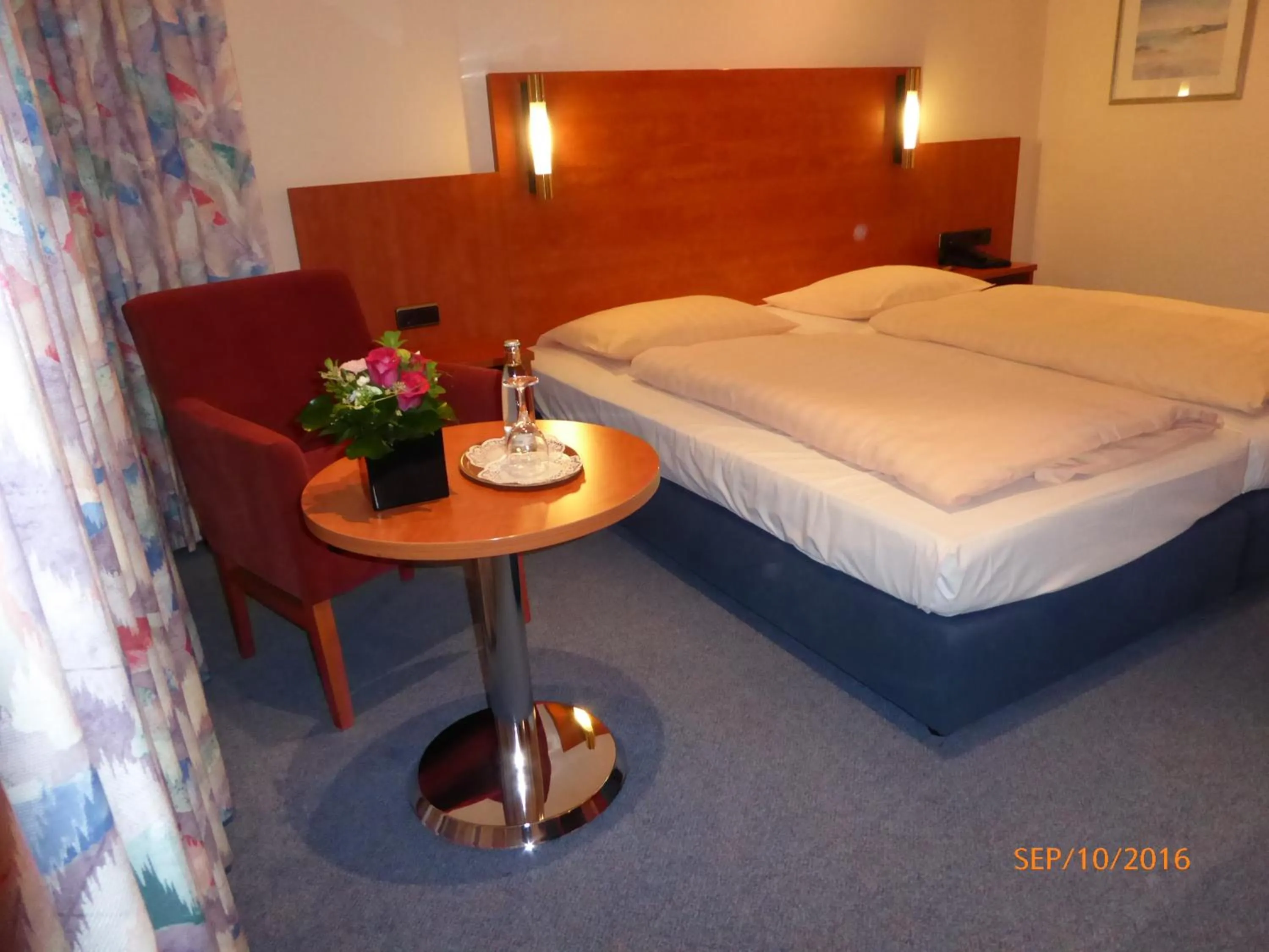 Photo of the whole room, Bed in Astoria Hotel