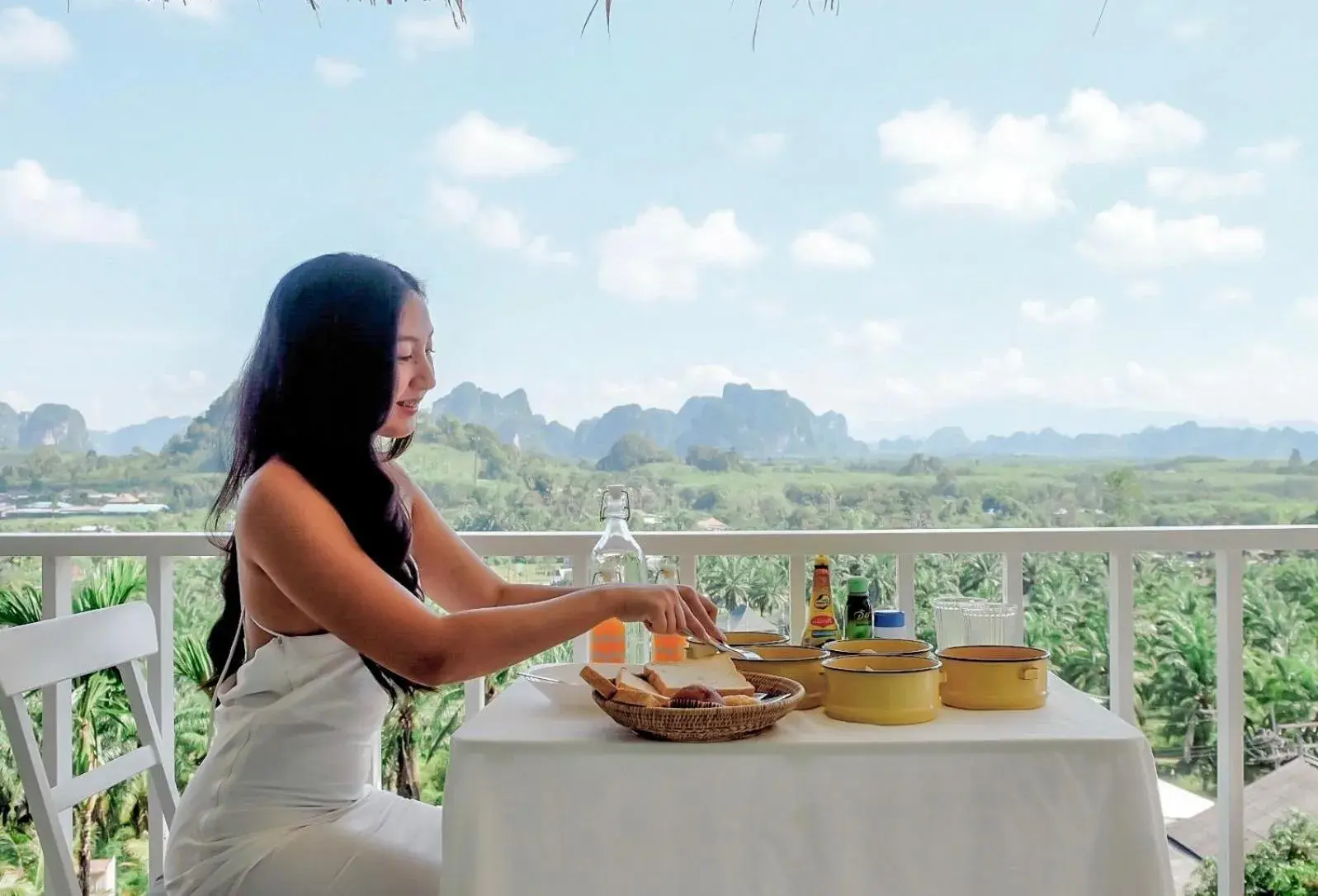 People in Baan Phuvara Retreat - Romantic Jacuzzi Mountain View Villas People in Baan Phuvara Retreat - Romantic Jacuzzi Mountain View Villas