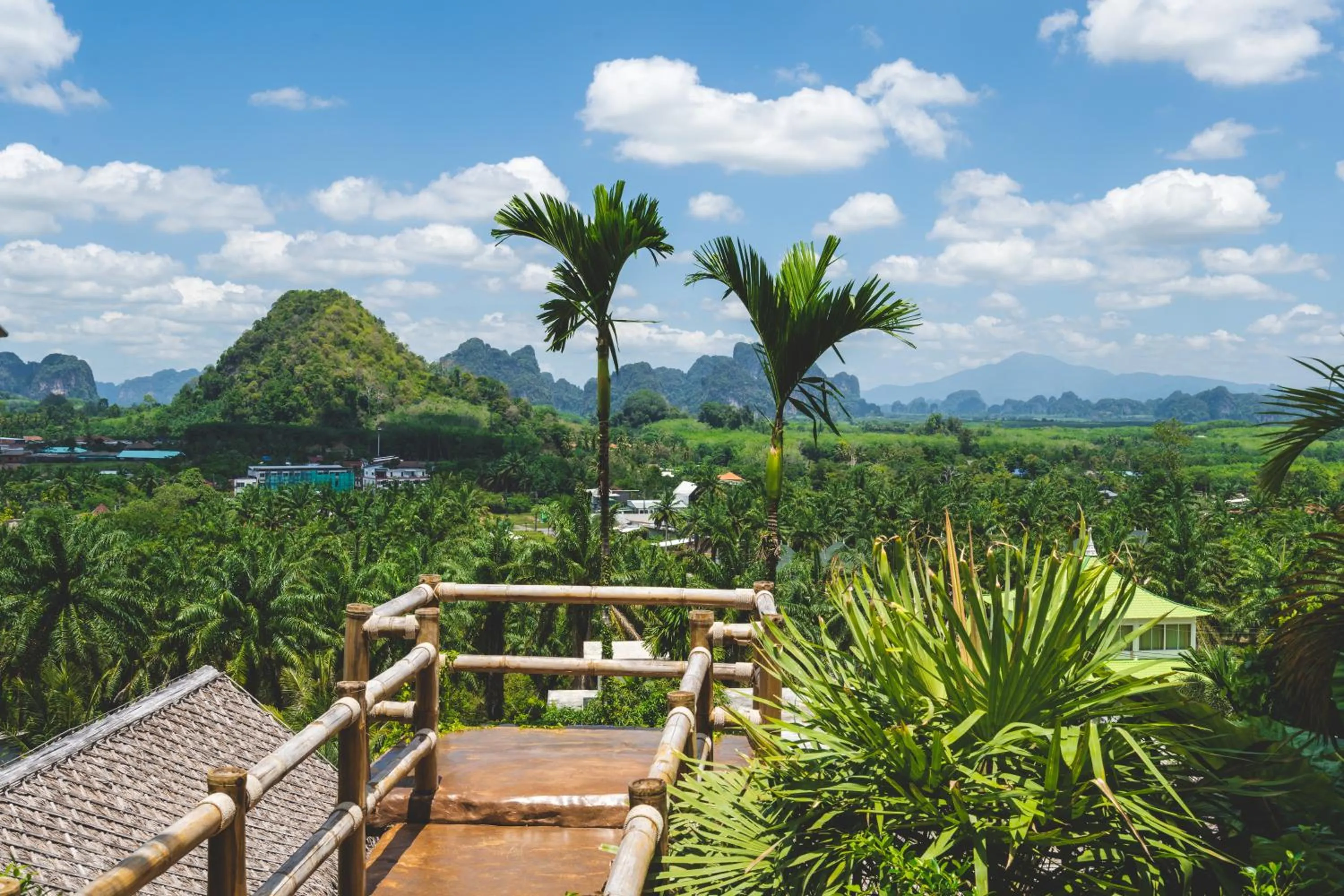 Garden in Baan Phuvara Retreat - Romantic Jacuzzi Mountain View Villas