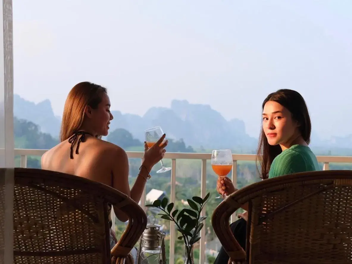 People in Baan Phuvara Retreat - Romantic Jacuzzi Mountain View Villas People in Baan Phuvara Retreat - Romantic Jacuzzi Mountain View Villas