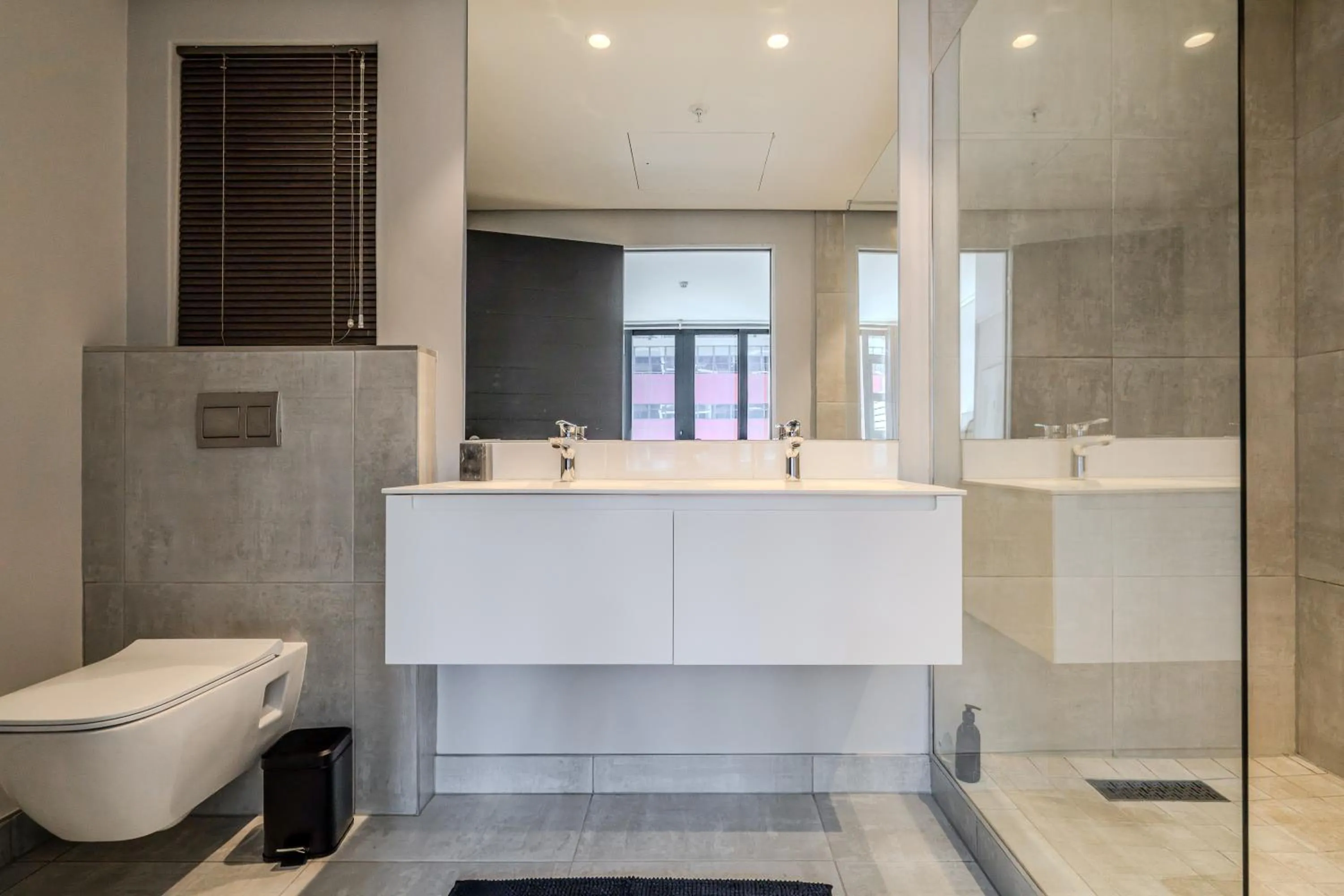 16 on Bree Luxury Apartments
