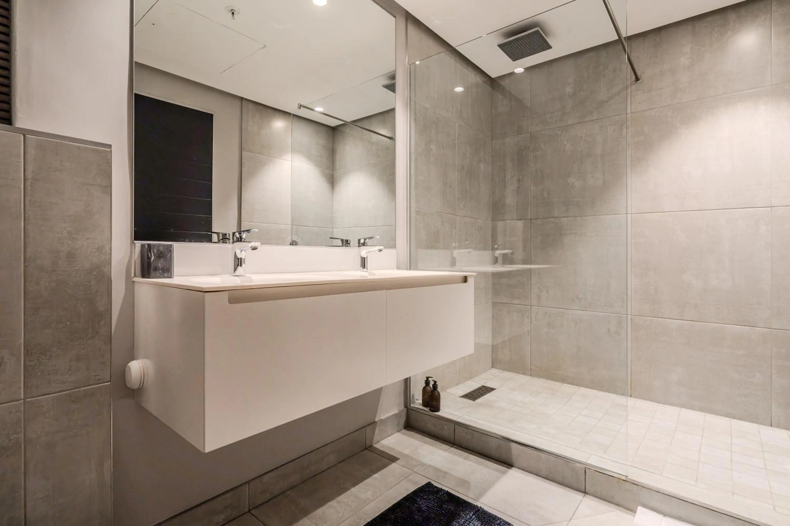 16 on Bree Luxury Apartments