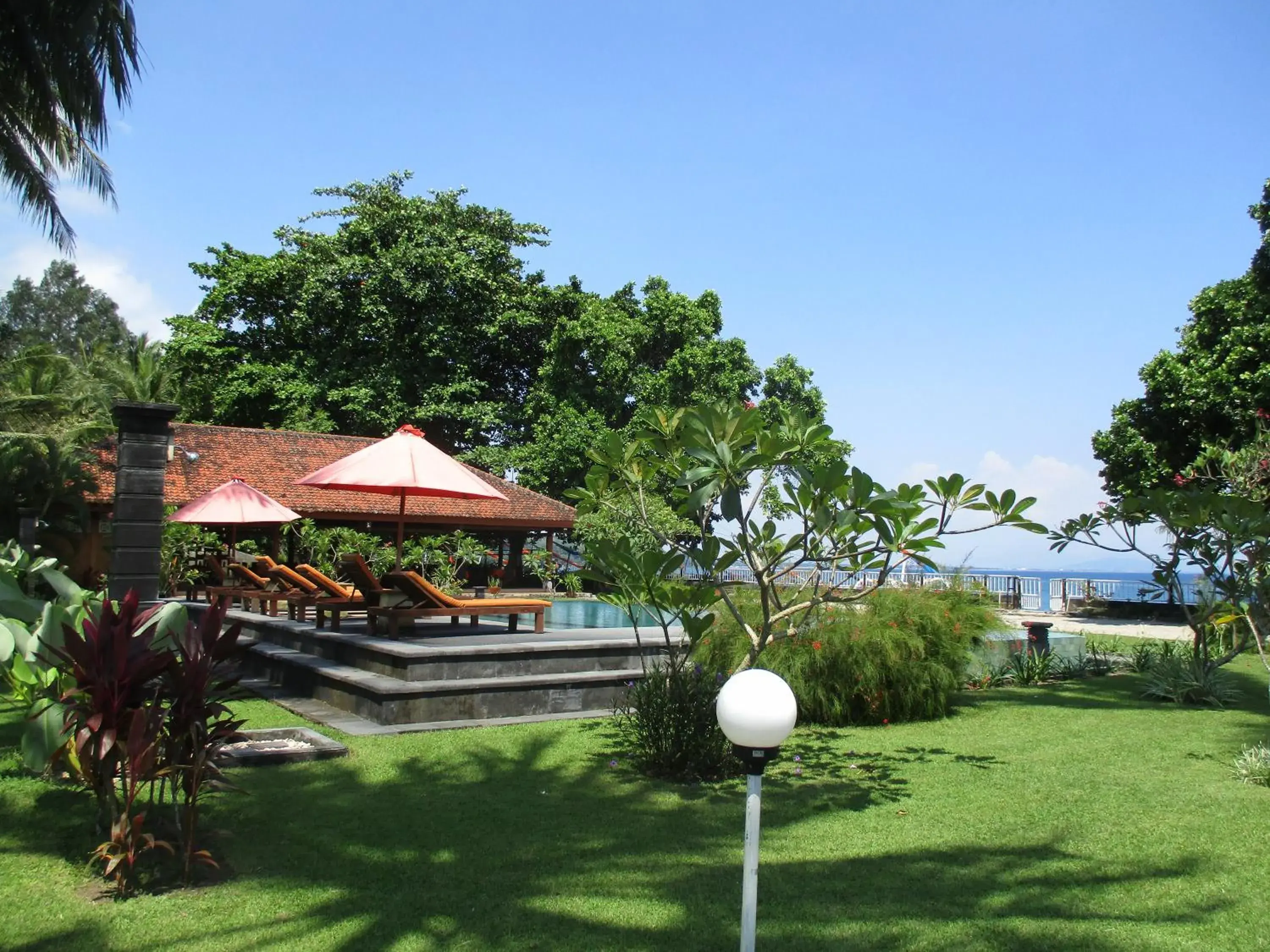 Swimming pool in mascot hotel senggigi Swimming pool in mascot hotel senggigi