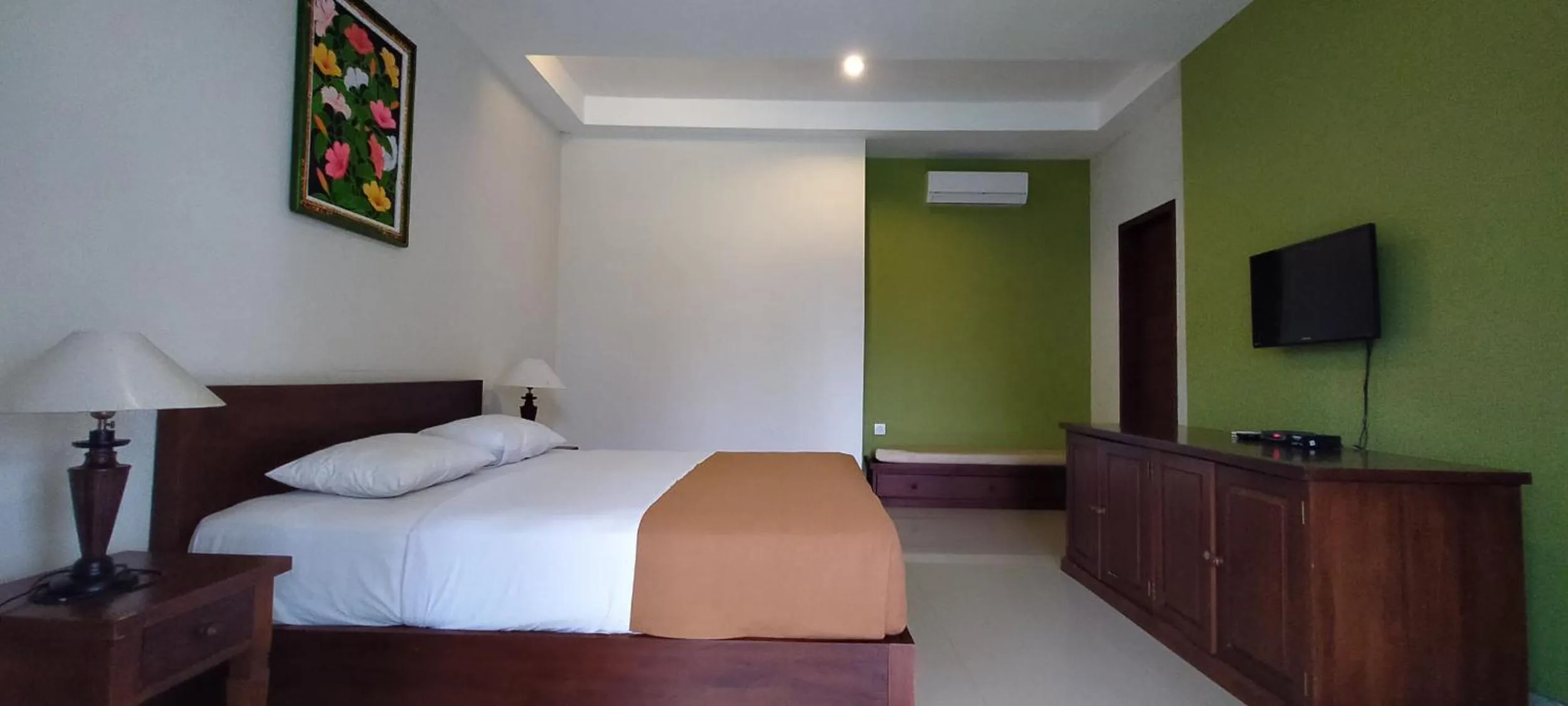 Bed in mascot hotel senggigi