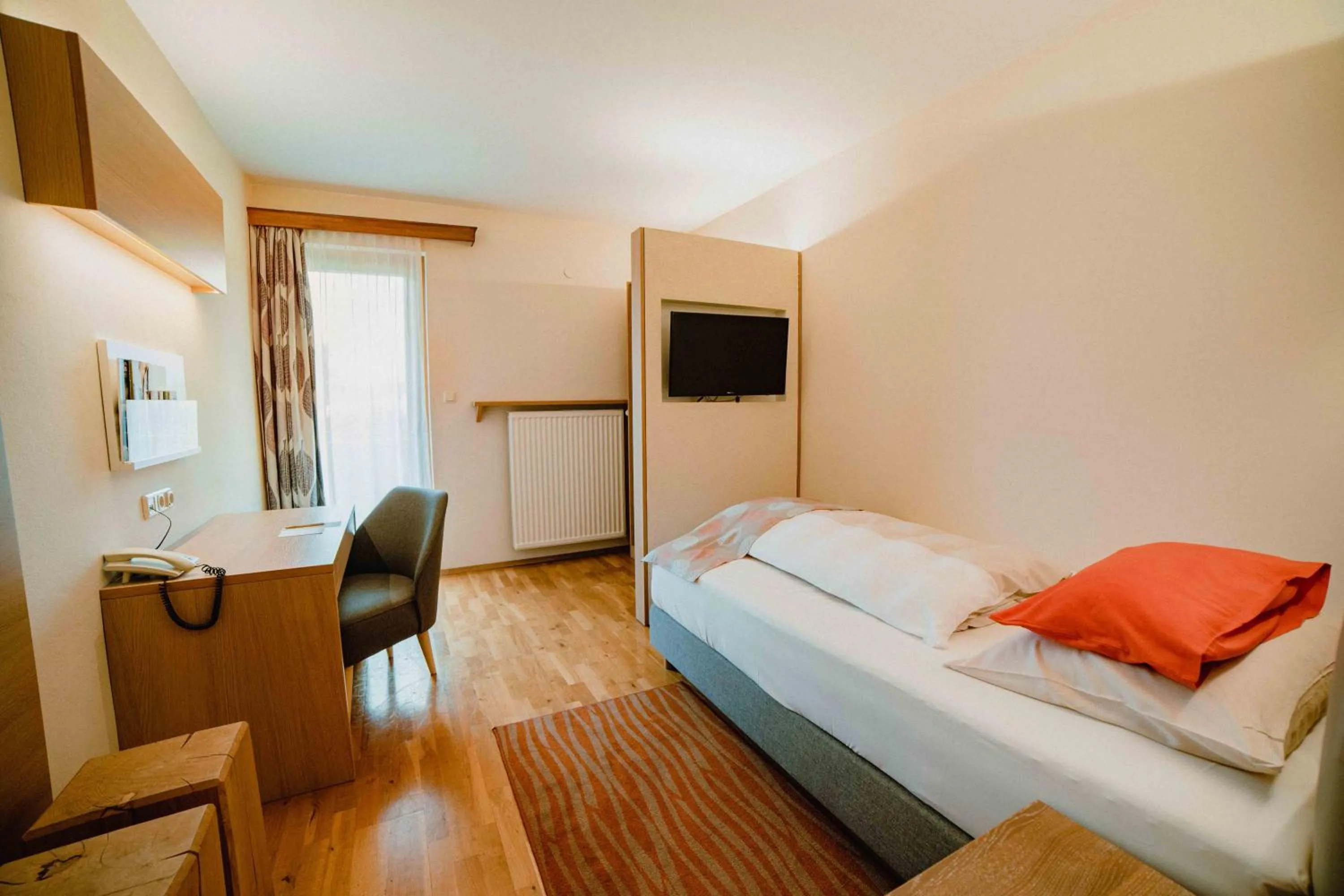 Photo of the whole room, Bed in Garten-Hotel Ochensberger