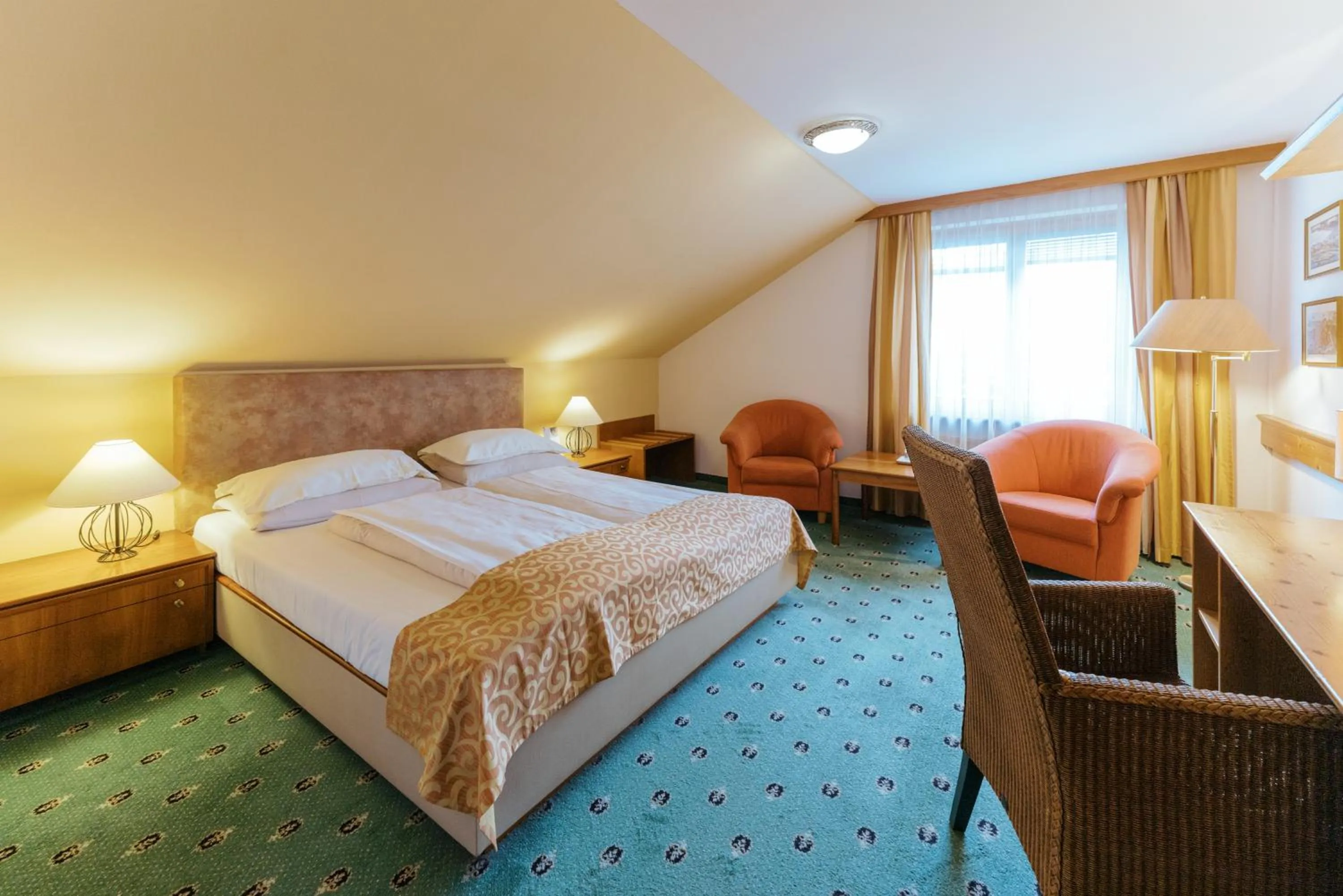 Bed in Garten-Hotel Ochensberger