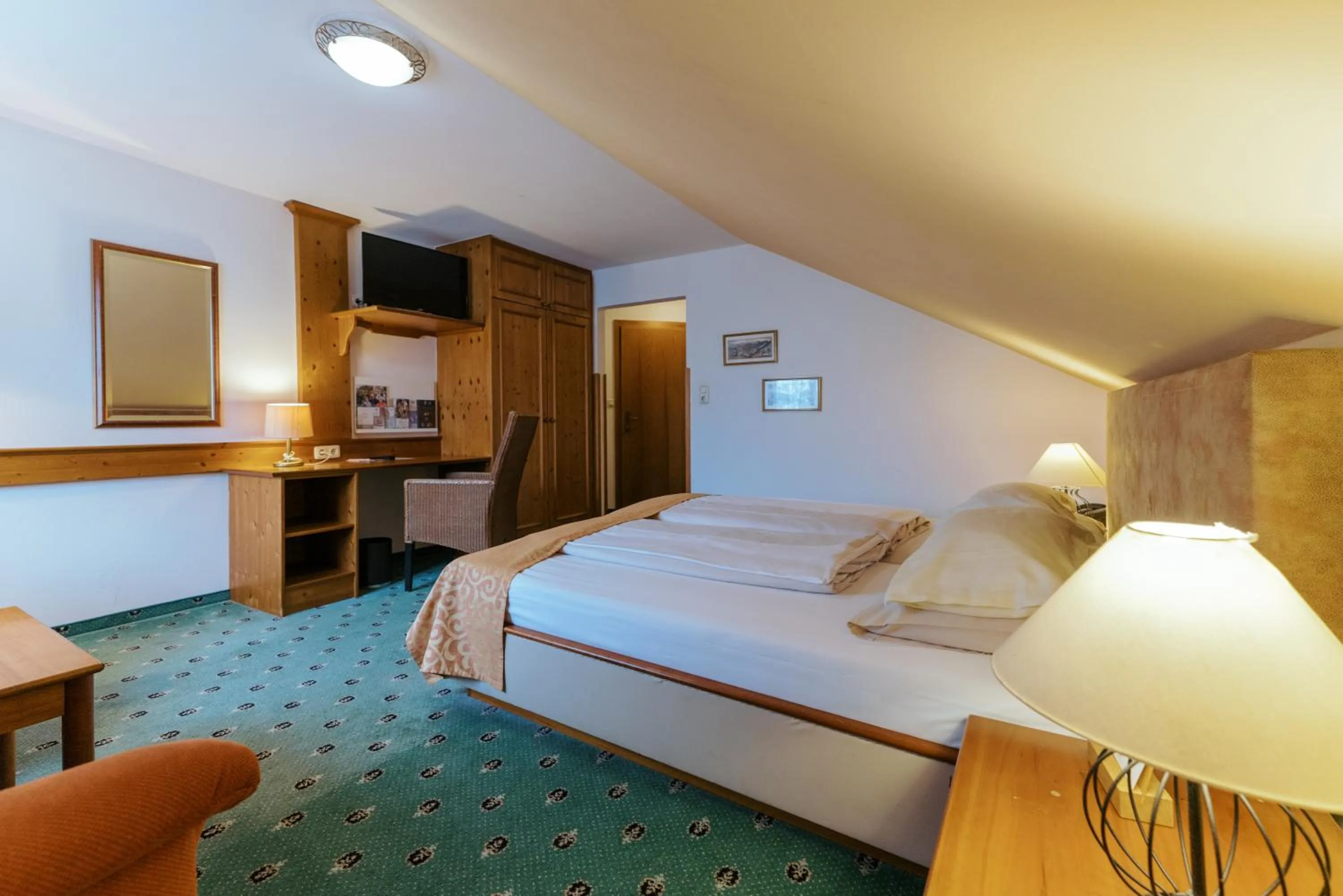 Photo of the whole room, Bed in Garten-Hotel Ochensberger