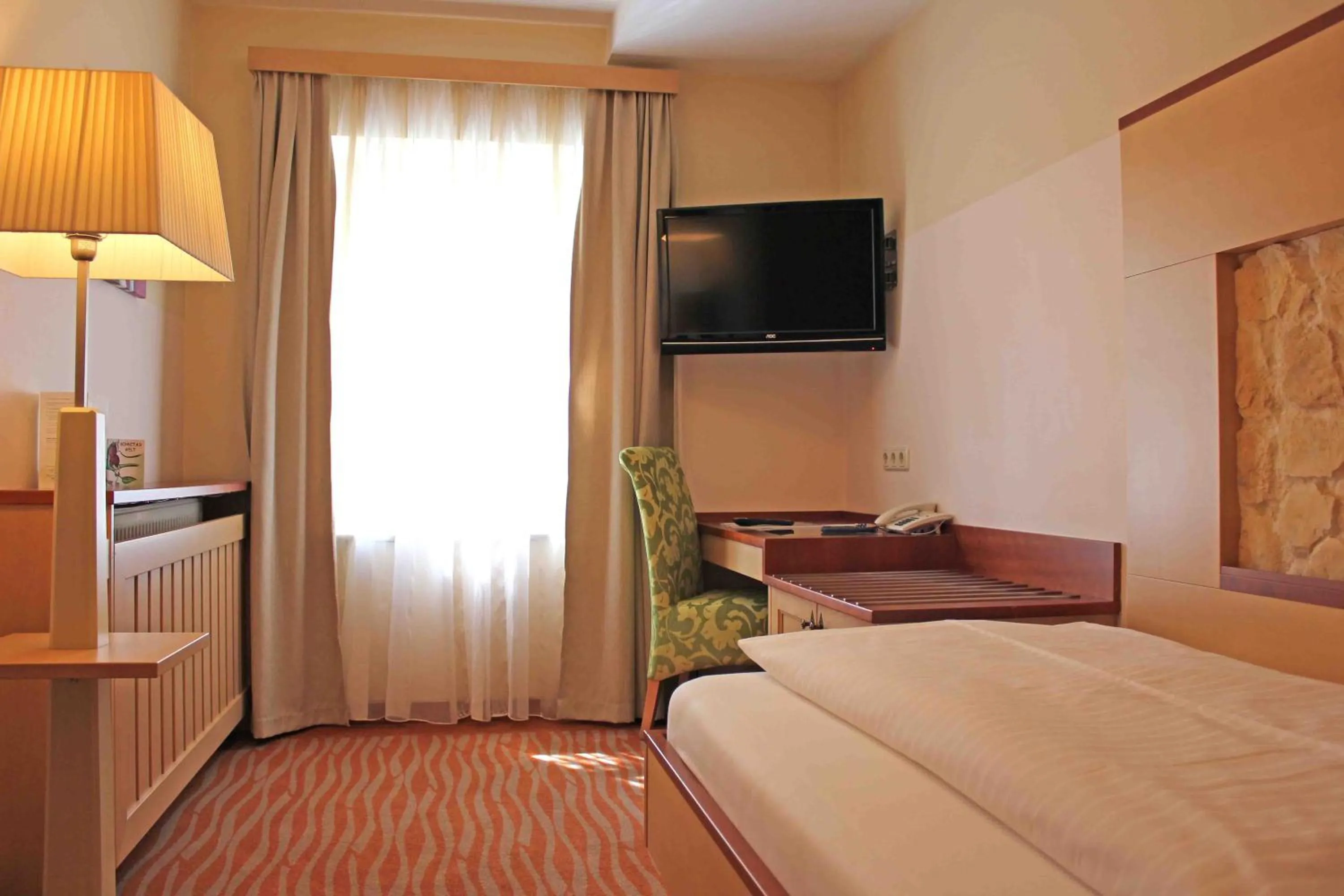 Photo of the whole room, Bed in Garten-Hotel Ochensberger