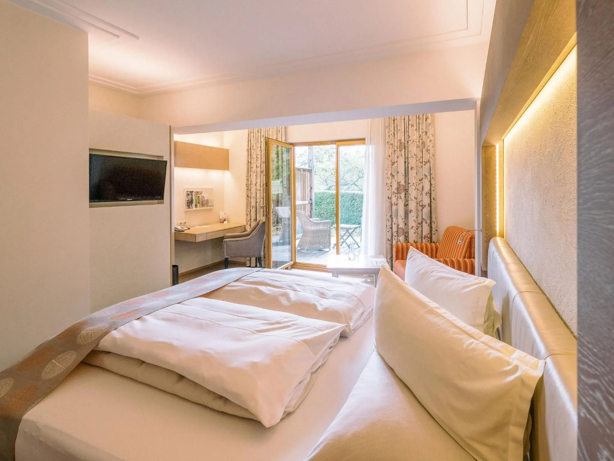 Photo of the whole room, Bed in Garten-Hotel Ochensberger