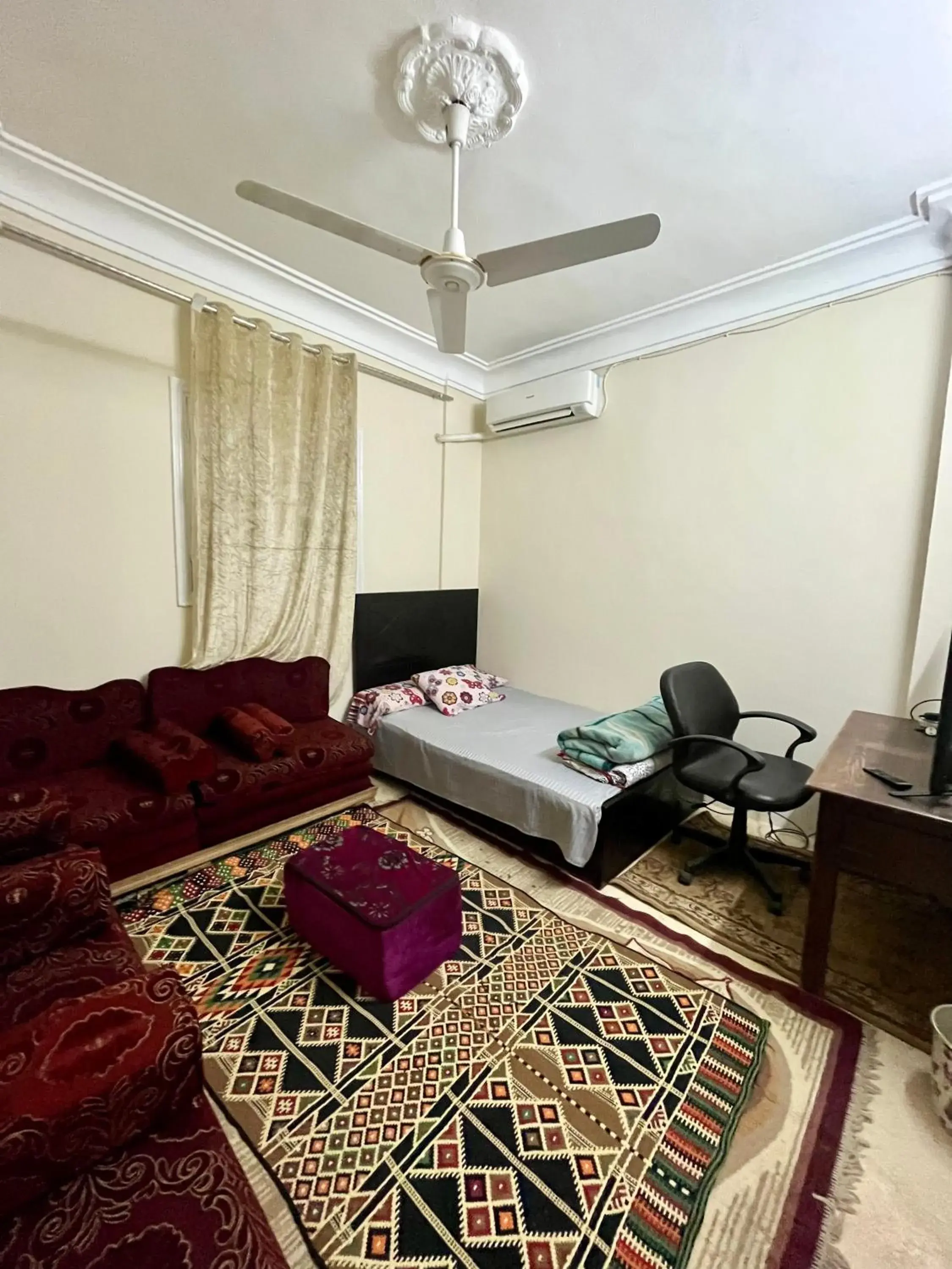 Full Flat - Low Budget Full Flat - Low Budget