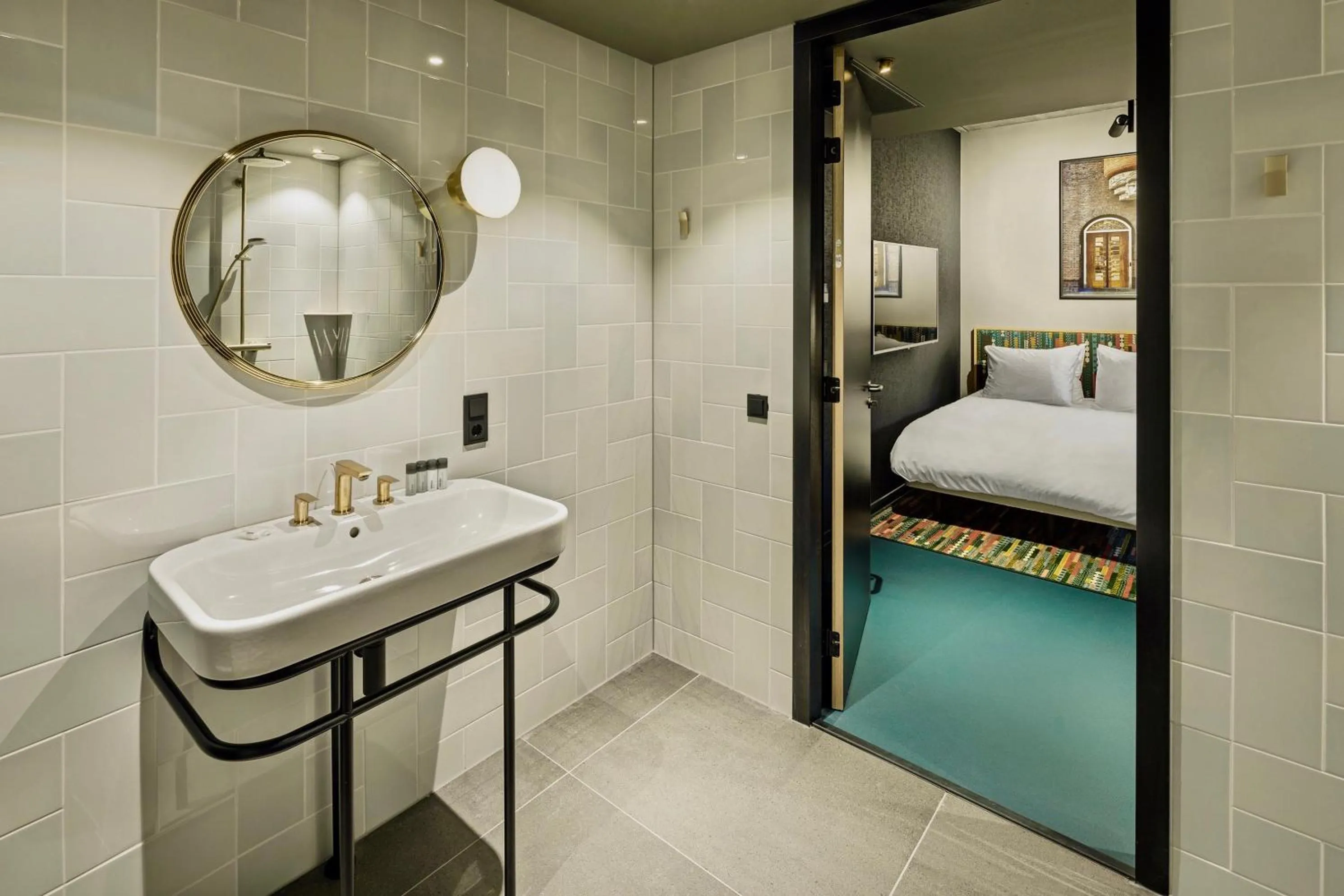 Bathroom, Bed in The Florian Amsterdam Schiphol Airport, WorldHotels Crafted