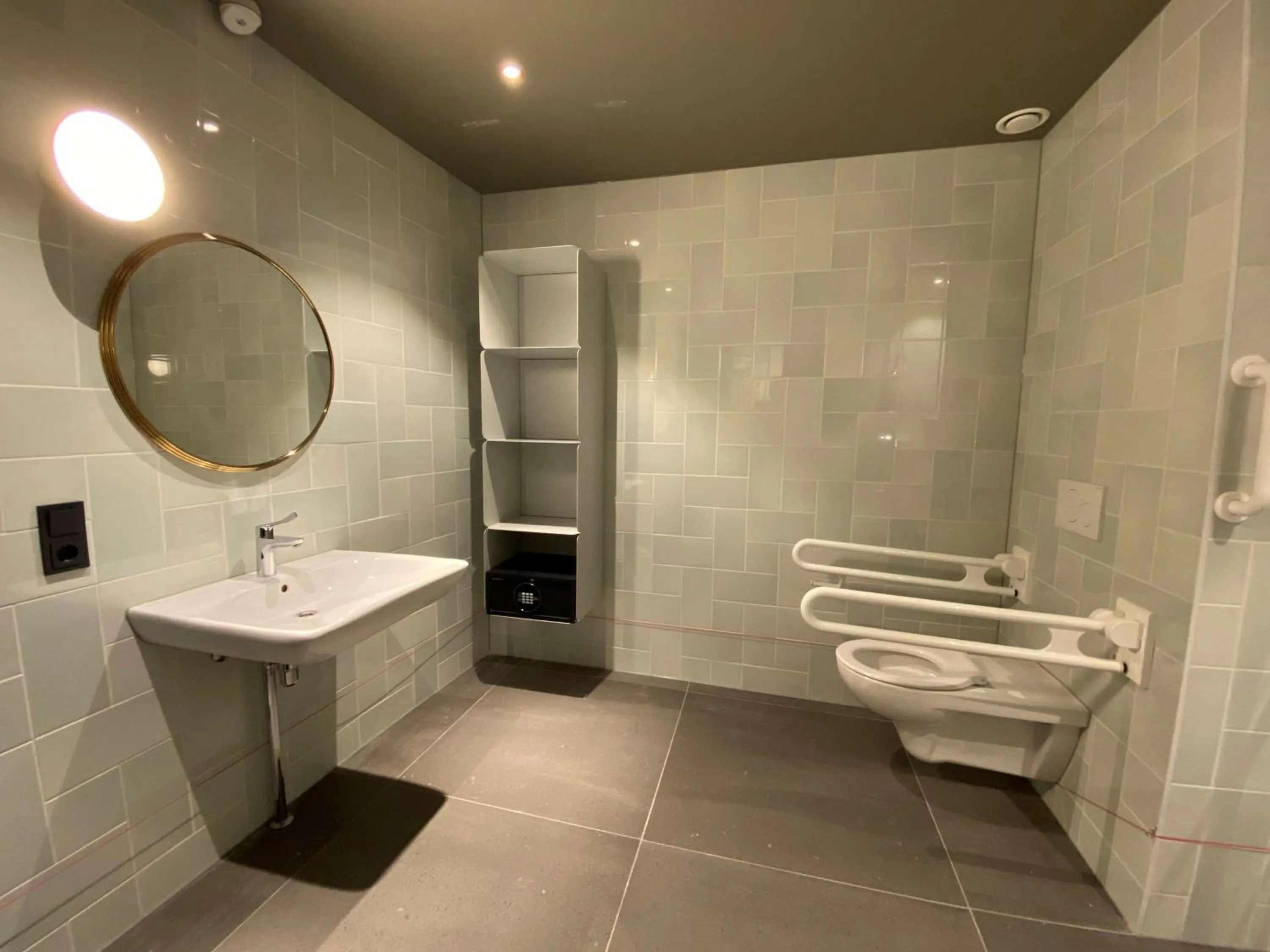 Bathroom in The Florian Amsterdam Schiphol Airport, WorldHotels Crafted