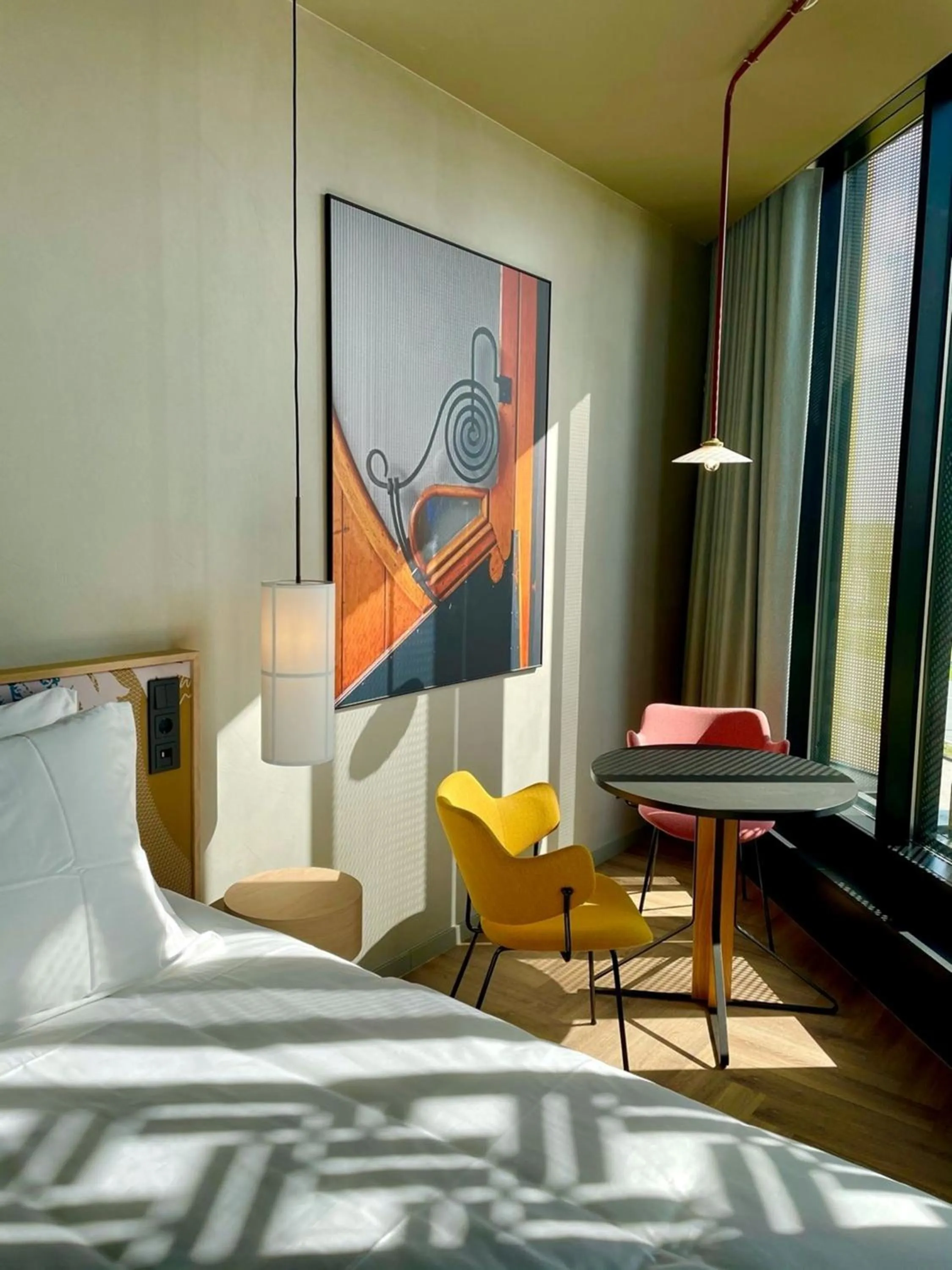 Seating area, Bed in The Florian Amsterdam Schiphol Airport, WorldHotels Crafted