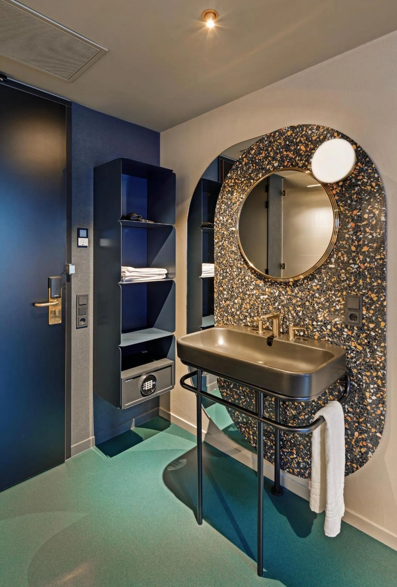 Bathroom in The Florian Amsterdam Schiphol Airport, WorldHotels Crafted