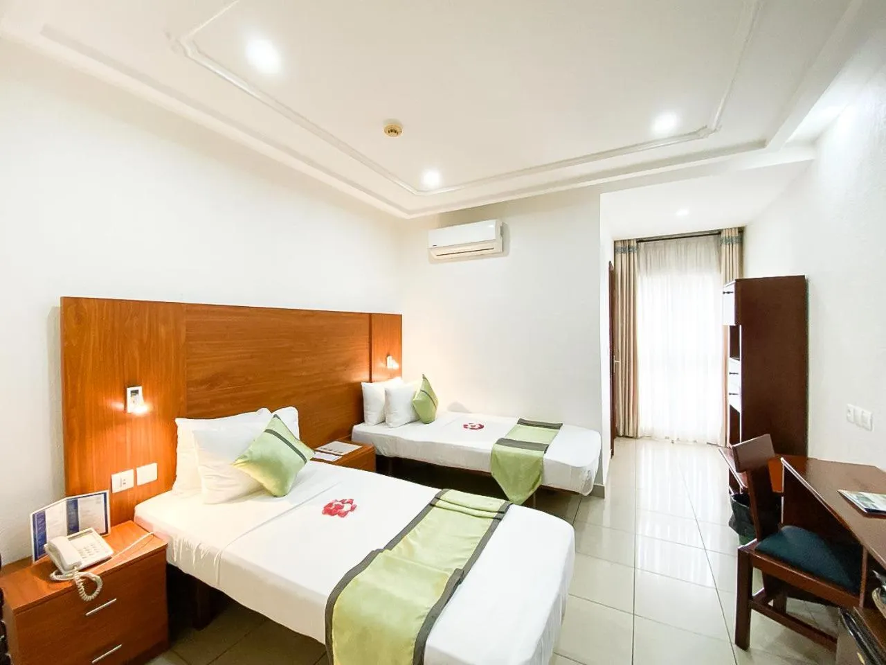 Photo of the whole room, Bed in Bano Palace Hotel