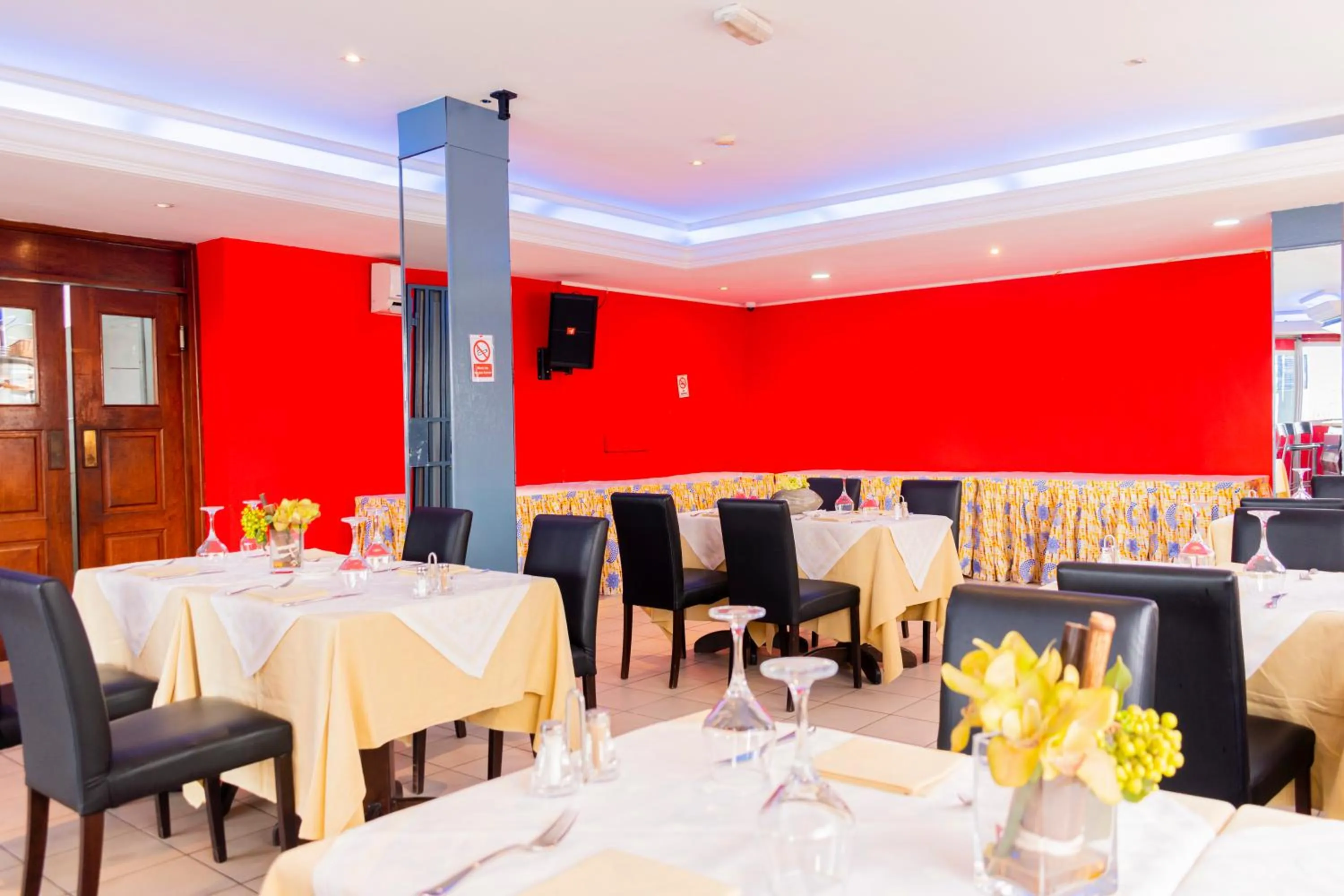 Restaurant/places to eat in Bano Palace Hotel