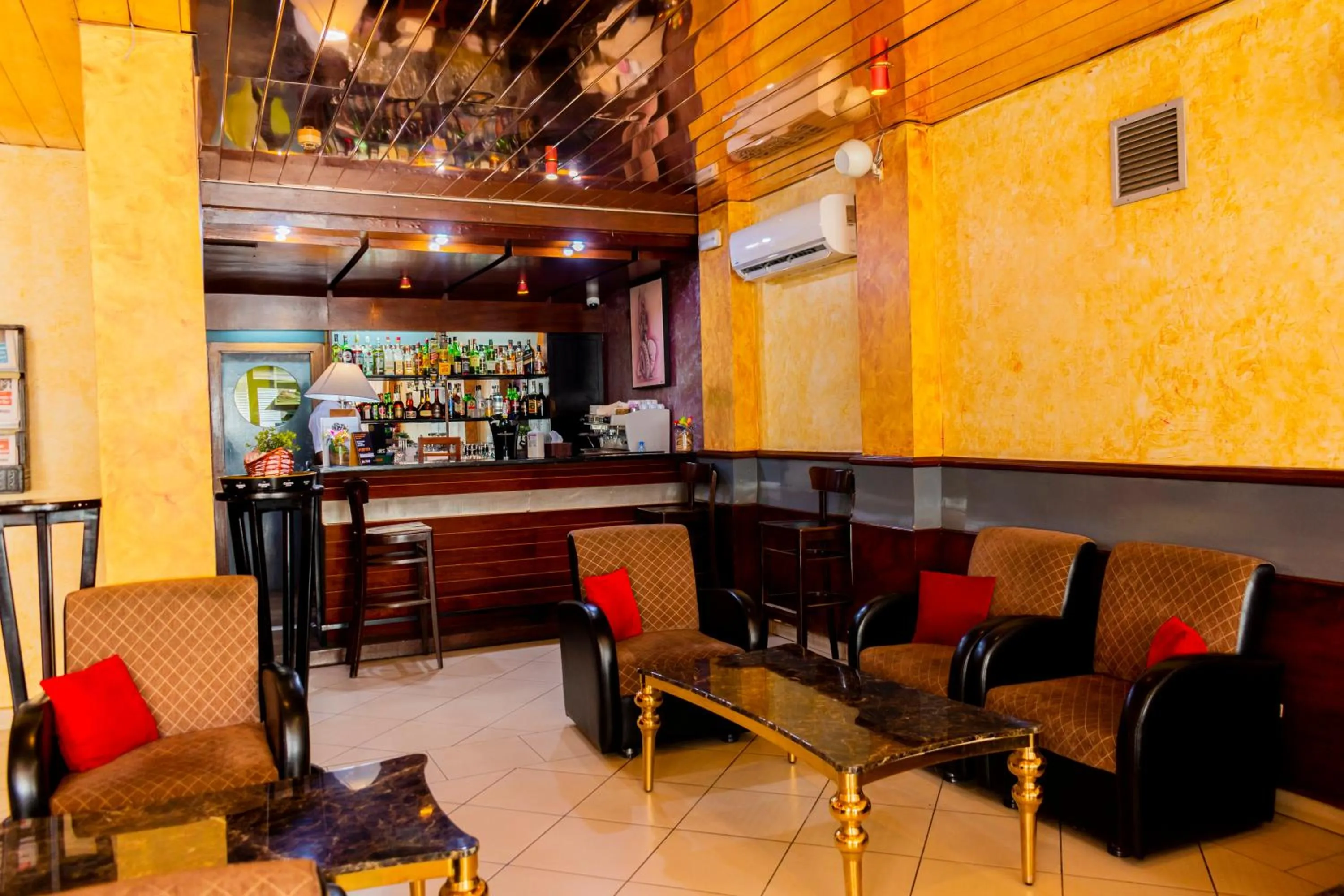 Restaurant/places to eat in Bano Palace Hotel