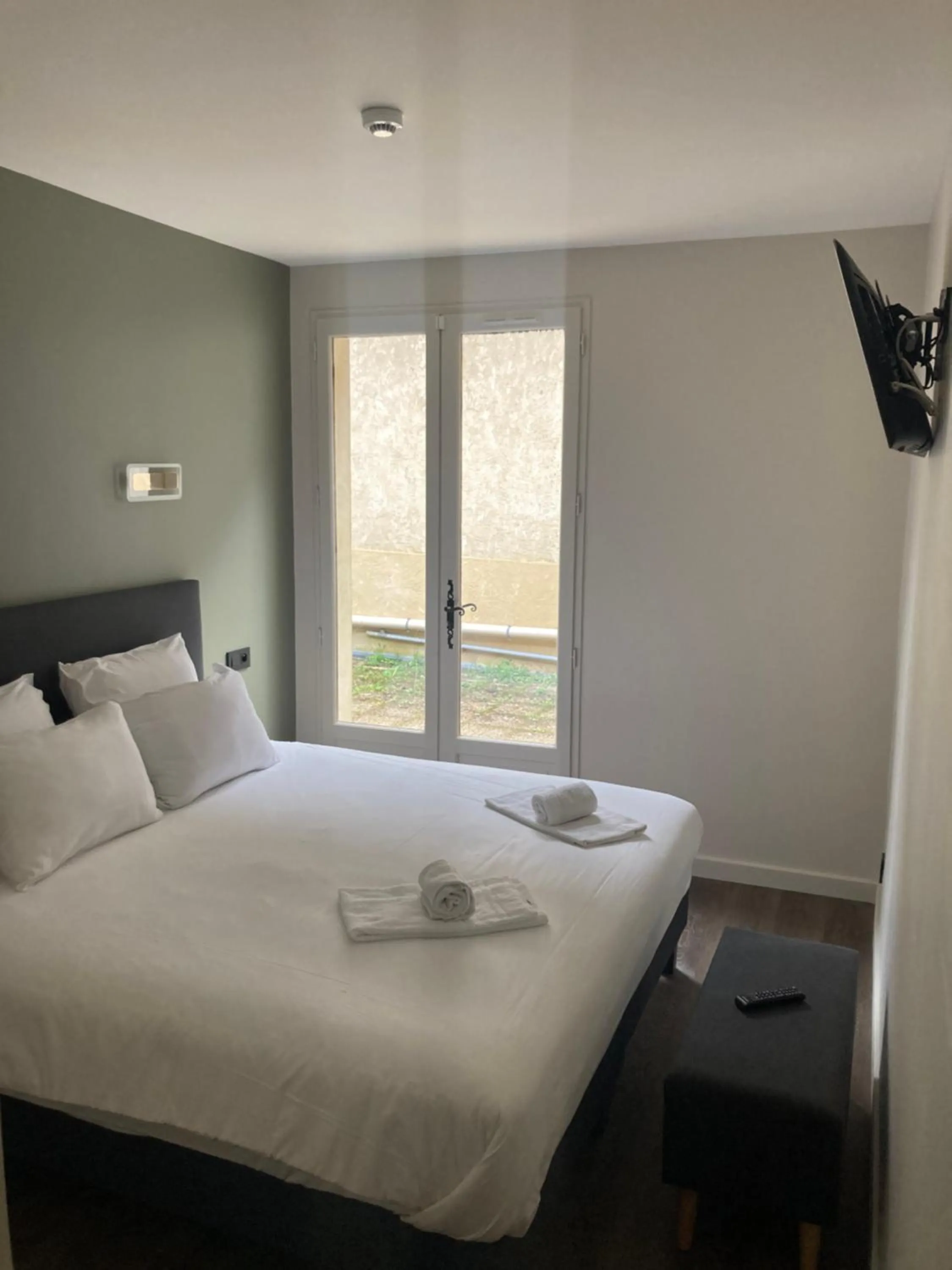 Bed in Hôtel du Château - Beynac et Cazenac