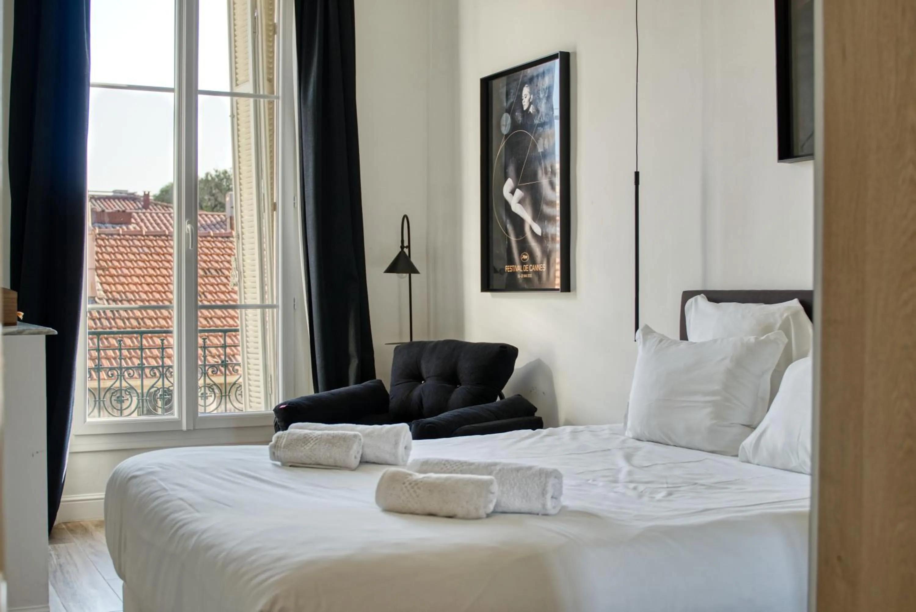 Superbe 3 pièces refait à neuf classé 4 étoiles avec ascenseur et balcon à pied de la plage et du palais des festivals