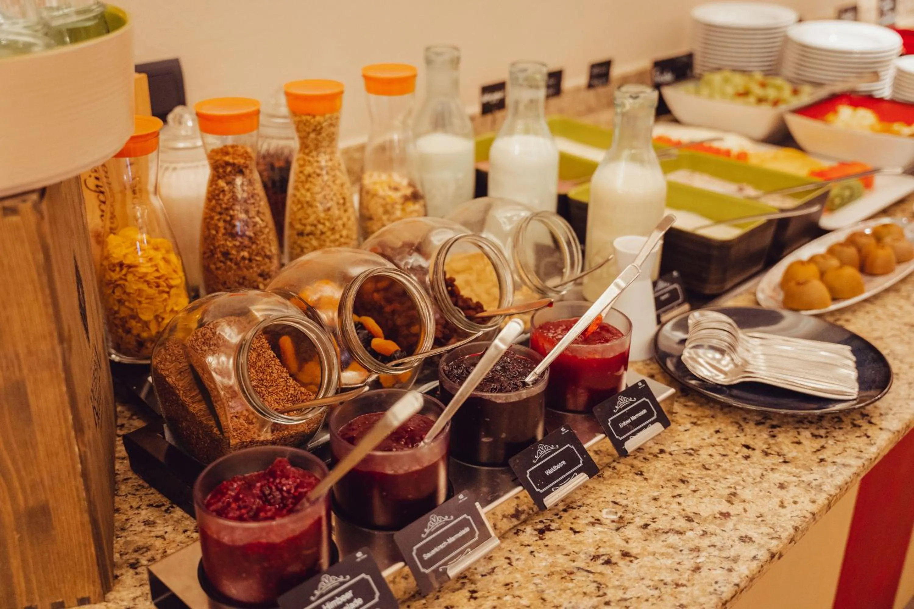 Buffet breakfast in Hotel Villa Toskana