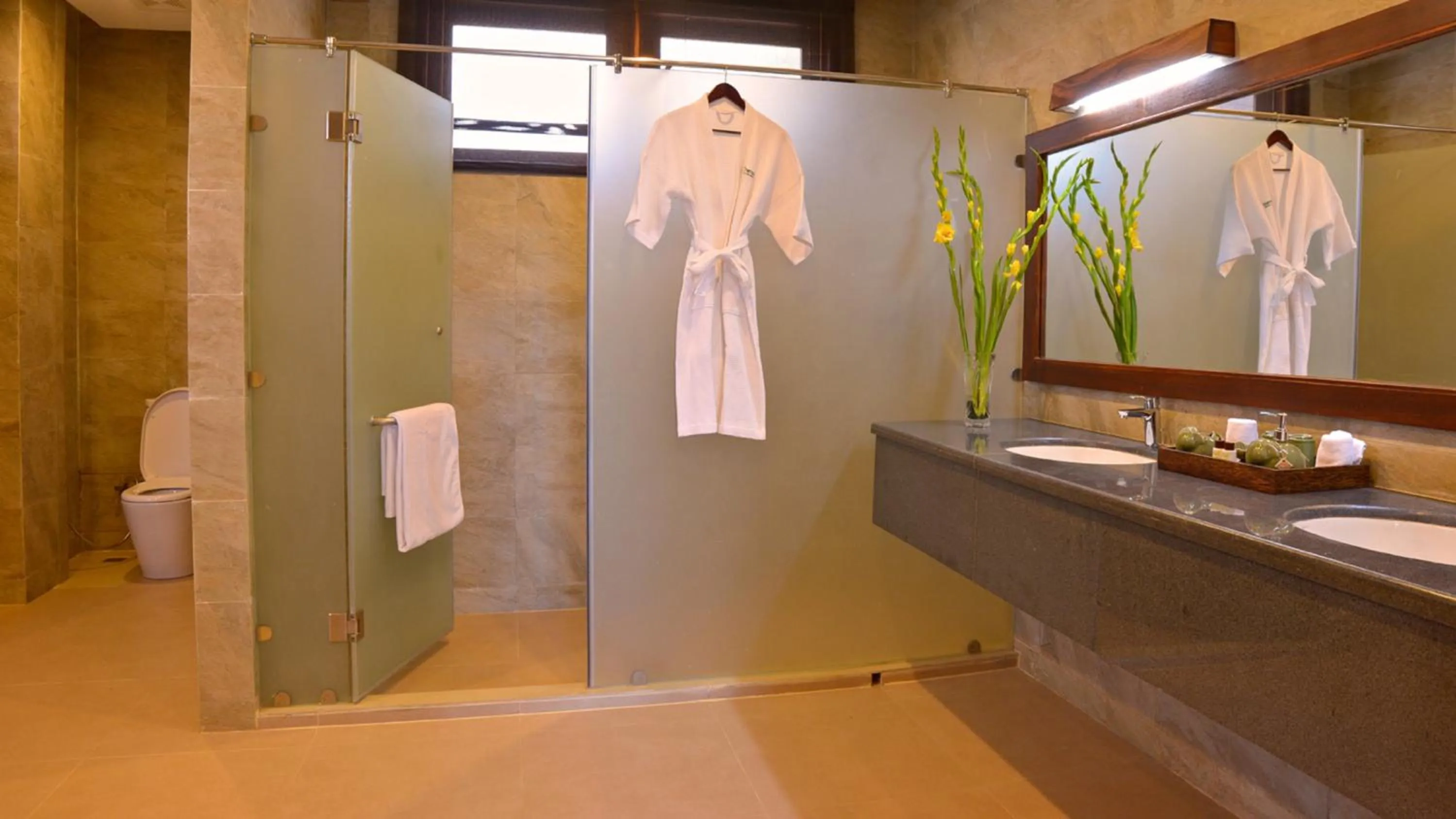 Bathroom in Emerald Palace Hotel