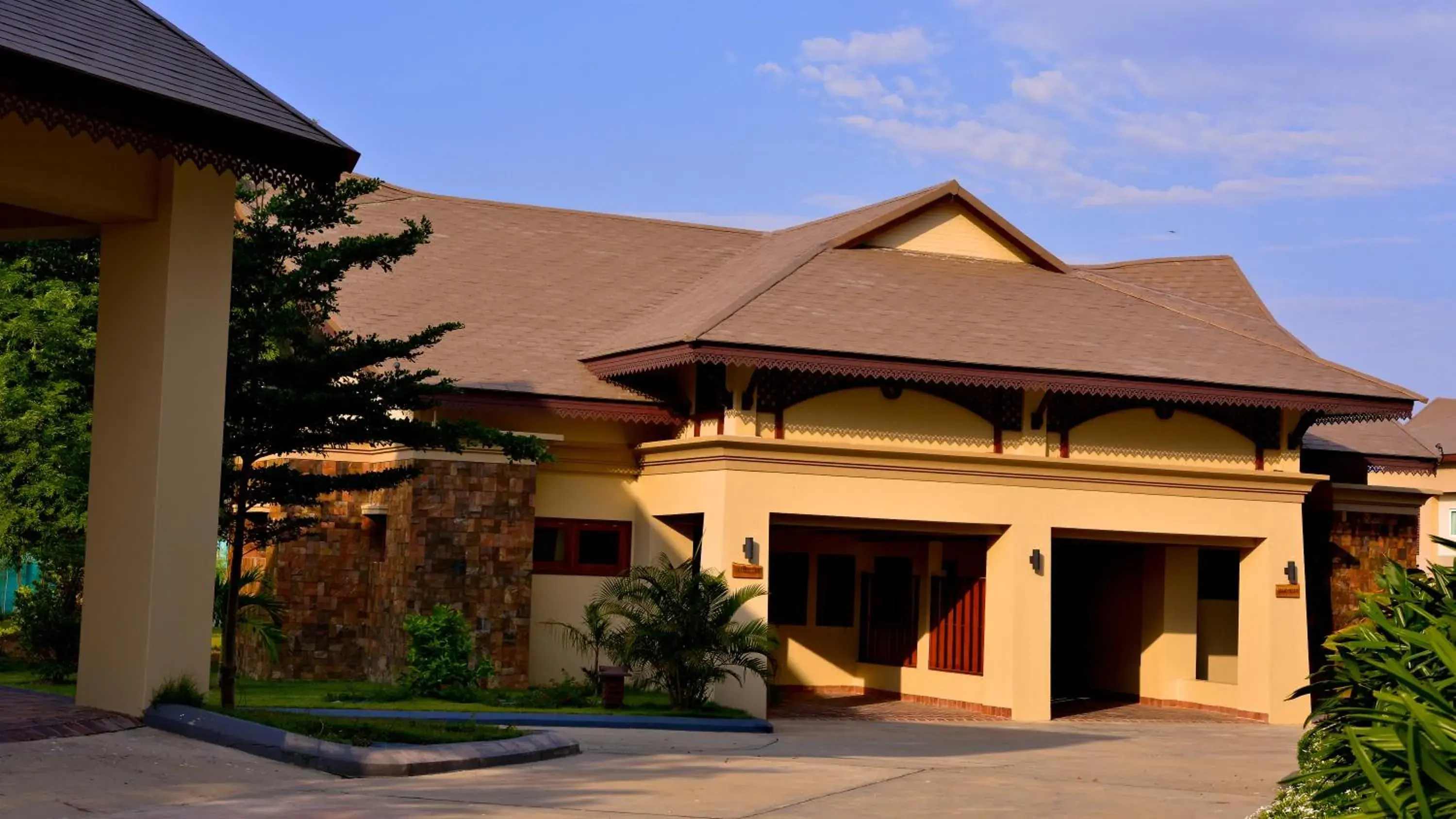 Facade/entrance in Emerald Palace Hotel Facade/entrance in Emerald Palace Hotel