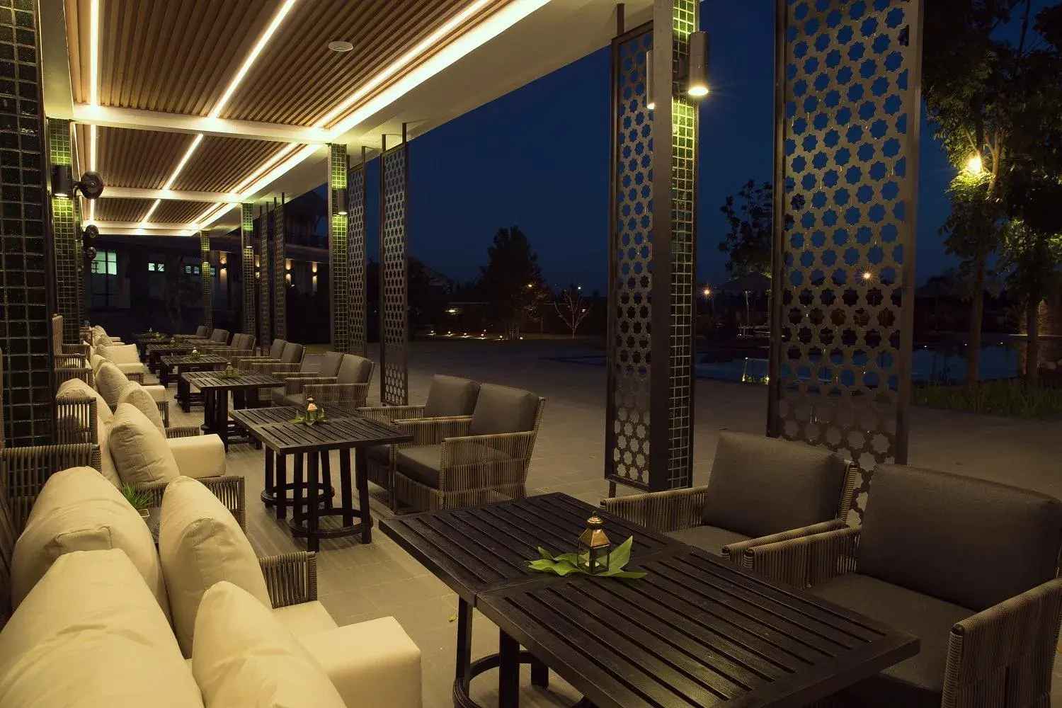 Swimming pool in Emerald Palace Hotel Swimming pool in Emerald Palace Hotel