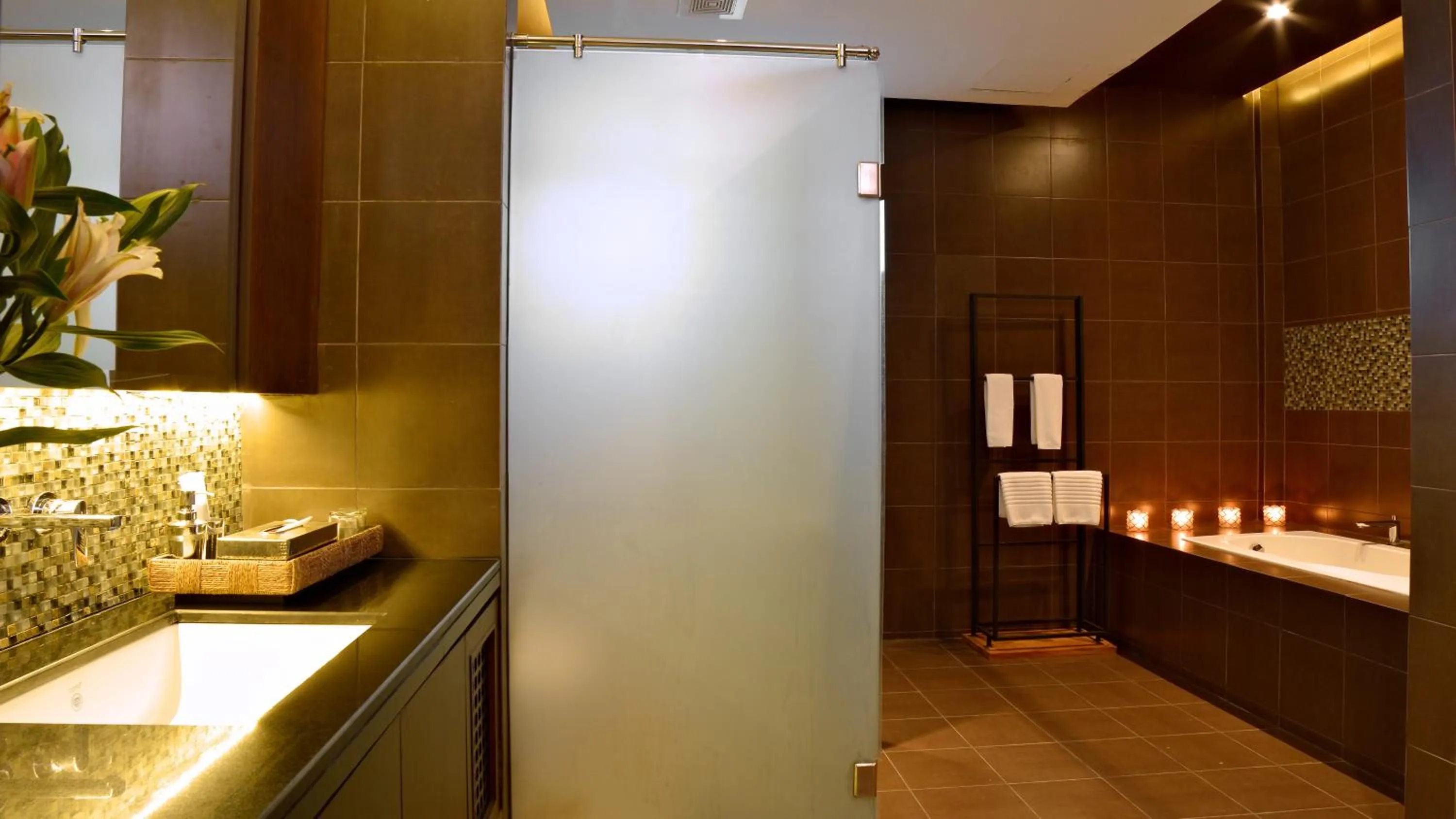 Bathroom in Emerald Palace Hotel