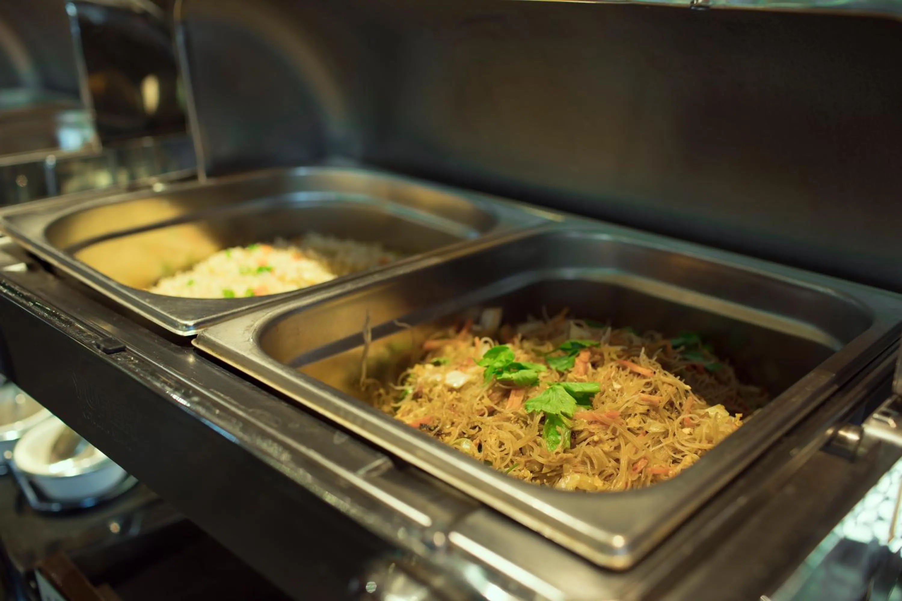 Food and drinks in Emerald Palace Hotel