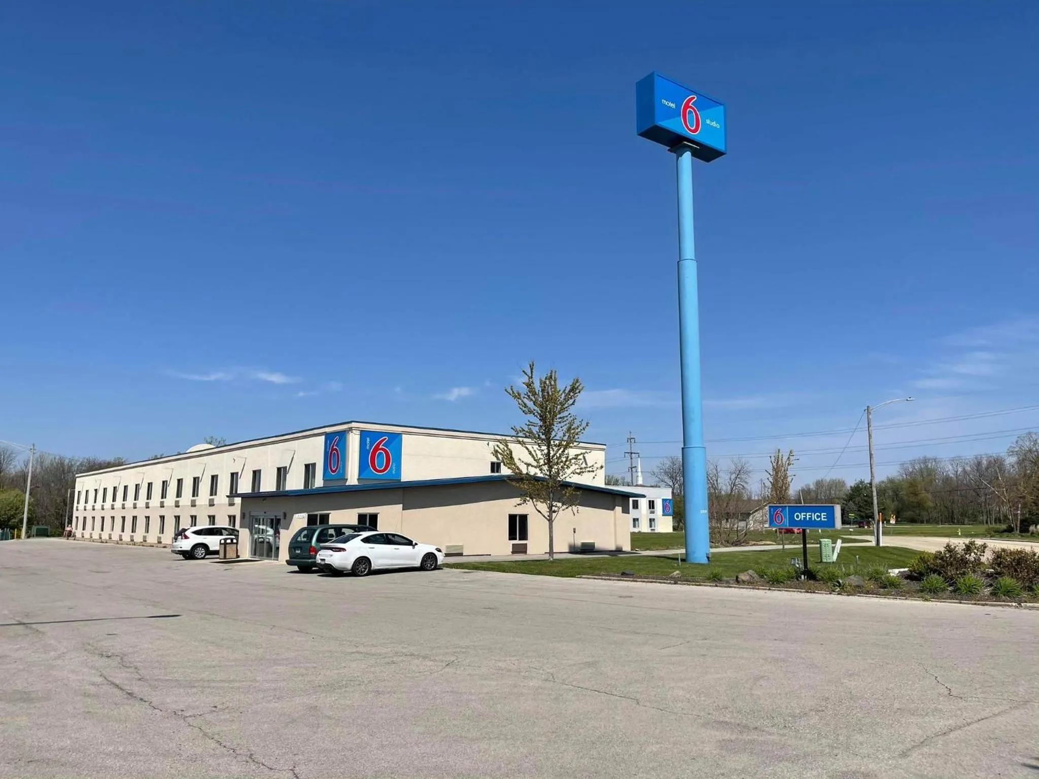 Property building in Studio 6 Peoria IL