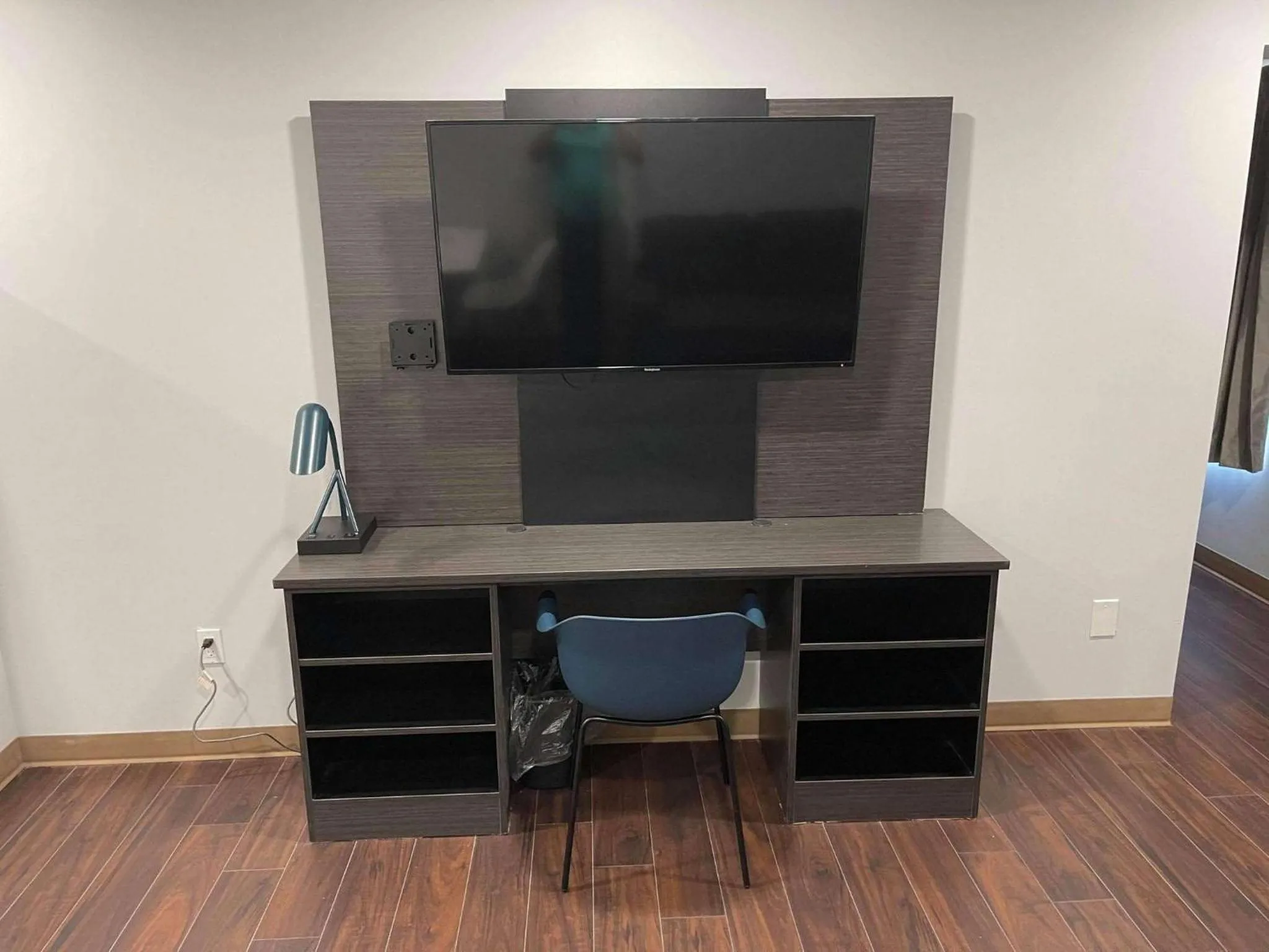 Photo of the whole room in Studio 6 Peoria IL