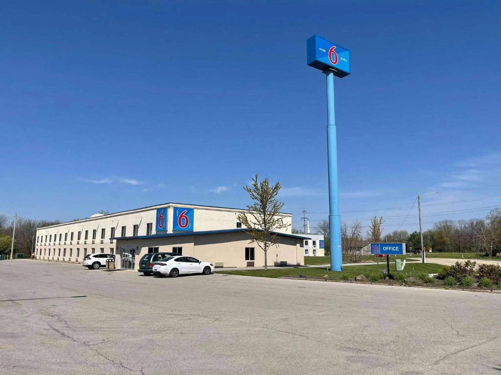 Property building in Studio 6 Peoria IL