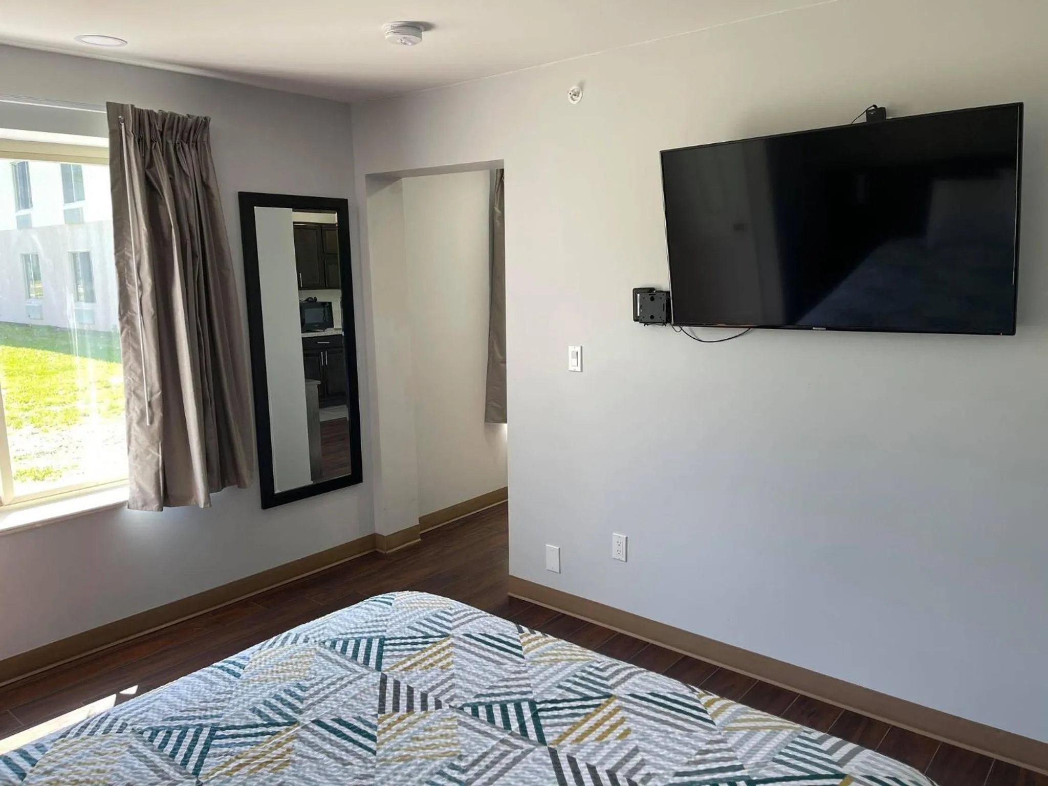 Bedroom, Bed in Studio 6 Peoria IL