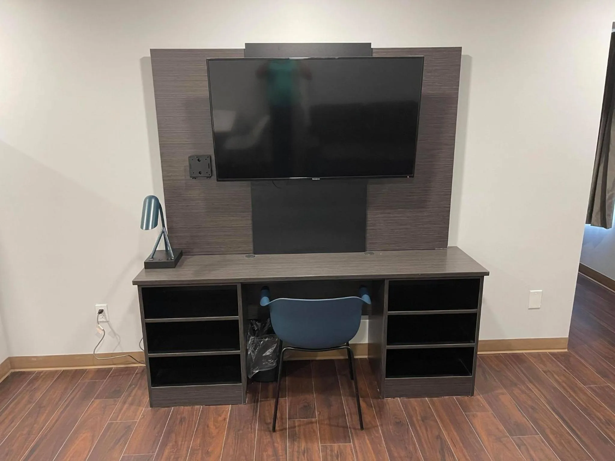 TV and multimedia in Studio 6 Peoria IL