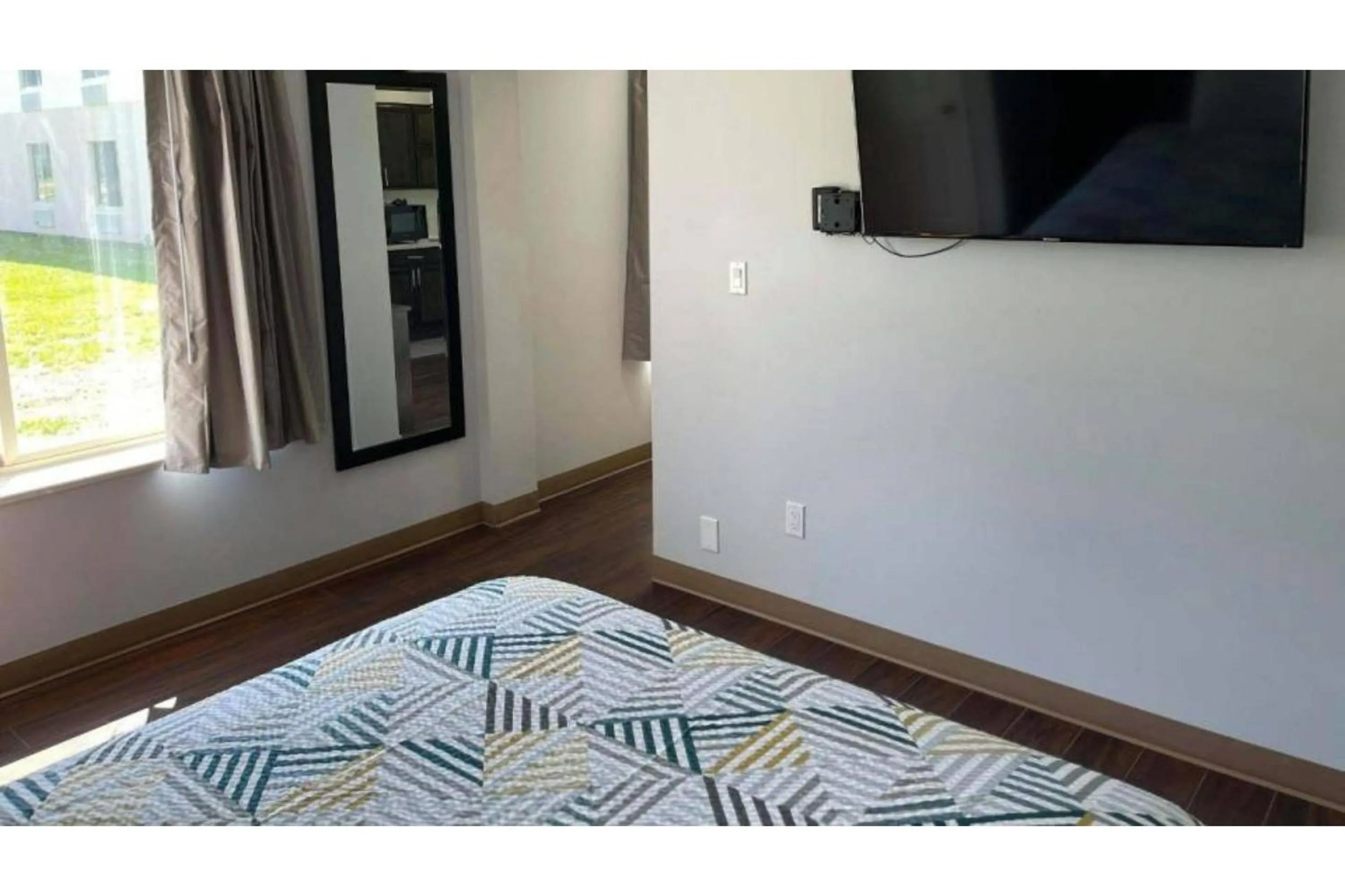 Bedroom, Bed in Studio 6 Peoria IL