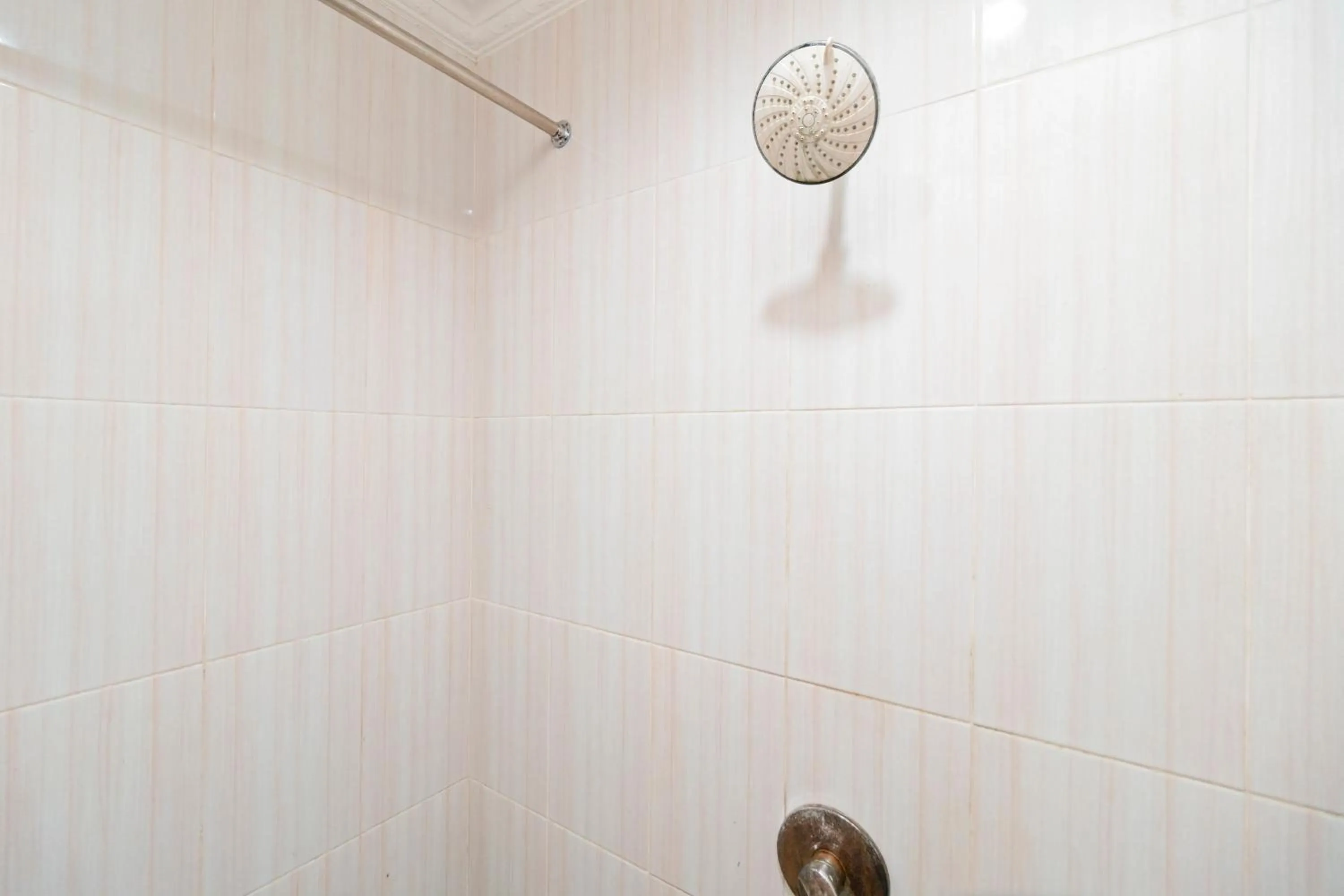 Bathroom in RedDoorz near RSIA Andini Pekanbaru