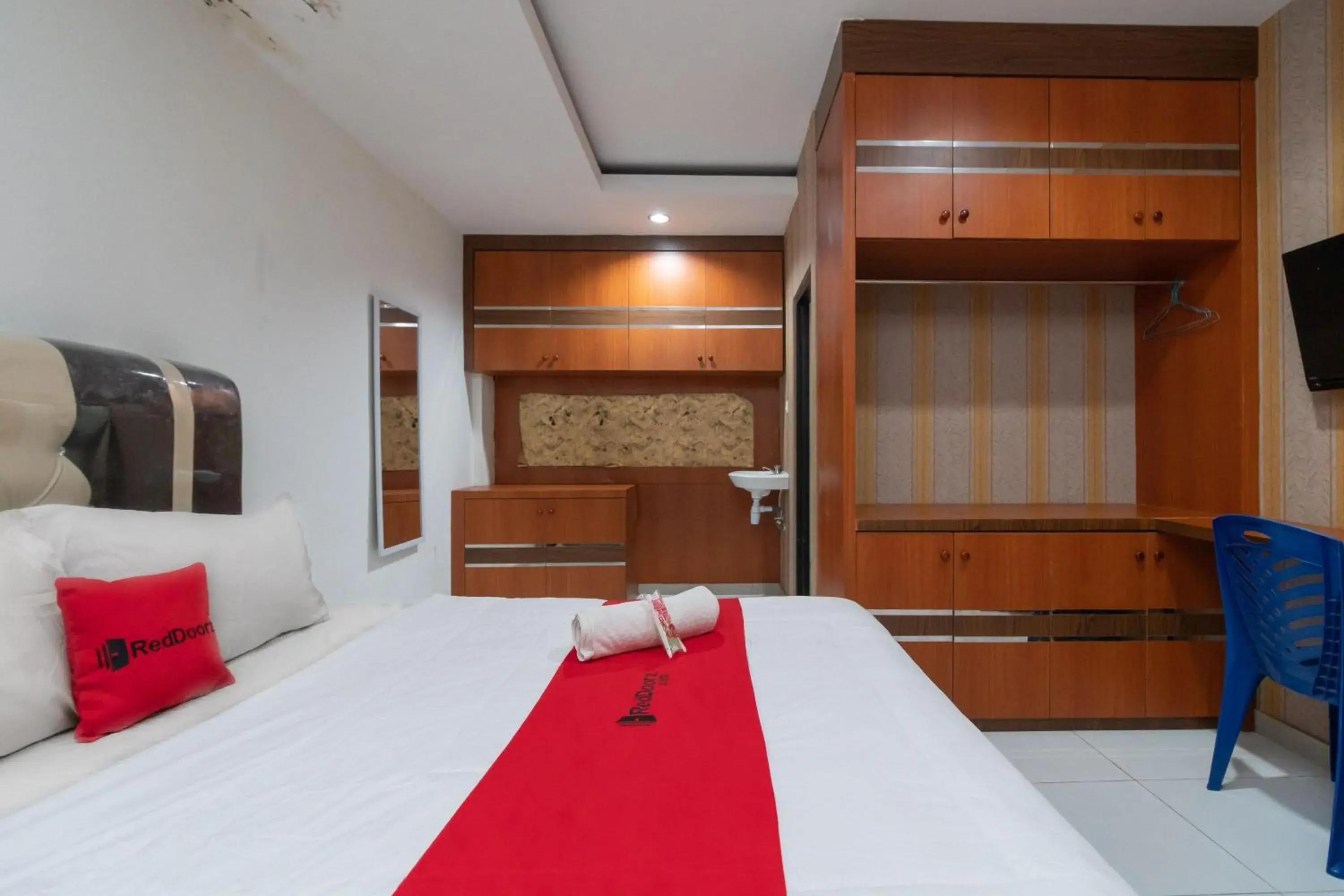 Bedroom, Bed in RedDoorz near RSIA Andini Pekanbaru Bedroom, Bed in RedDoorz near RSIA Andini Pekanbaru