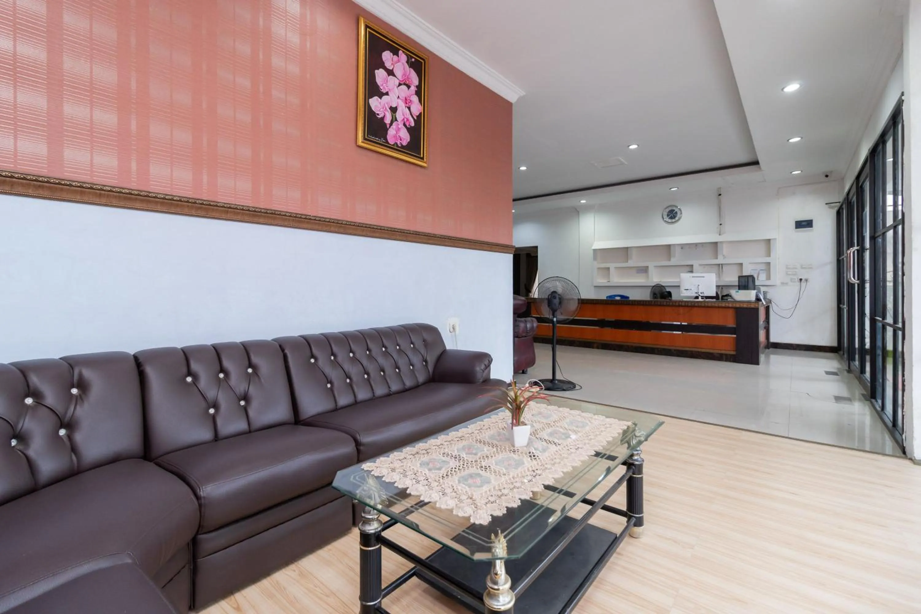 Living room in RedDoorz near RSIA Andini Pekanbaru