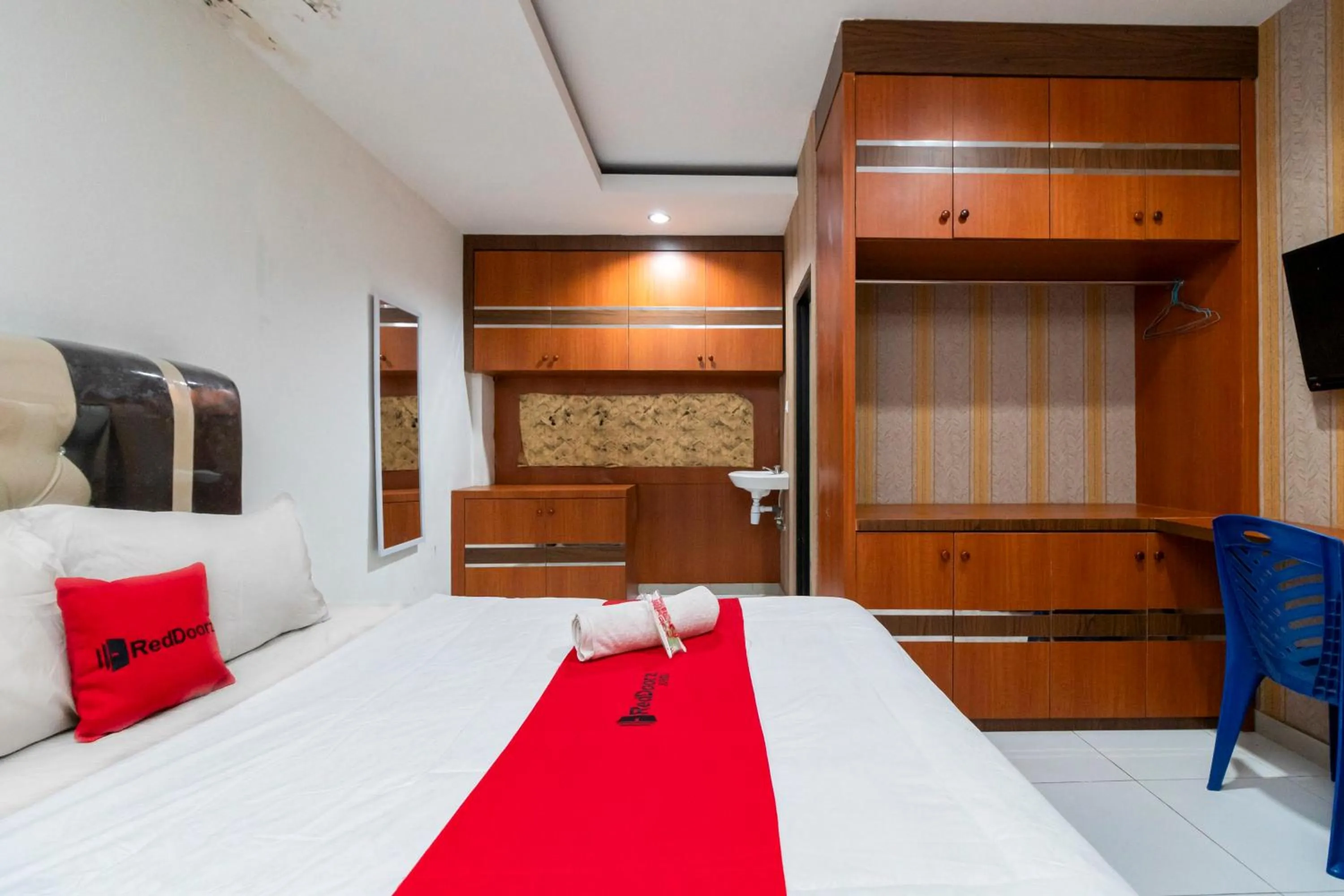 Bedroom, Bed in RedDoorz near RSIA Andini Pekanbaru