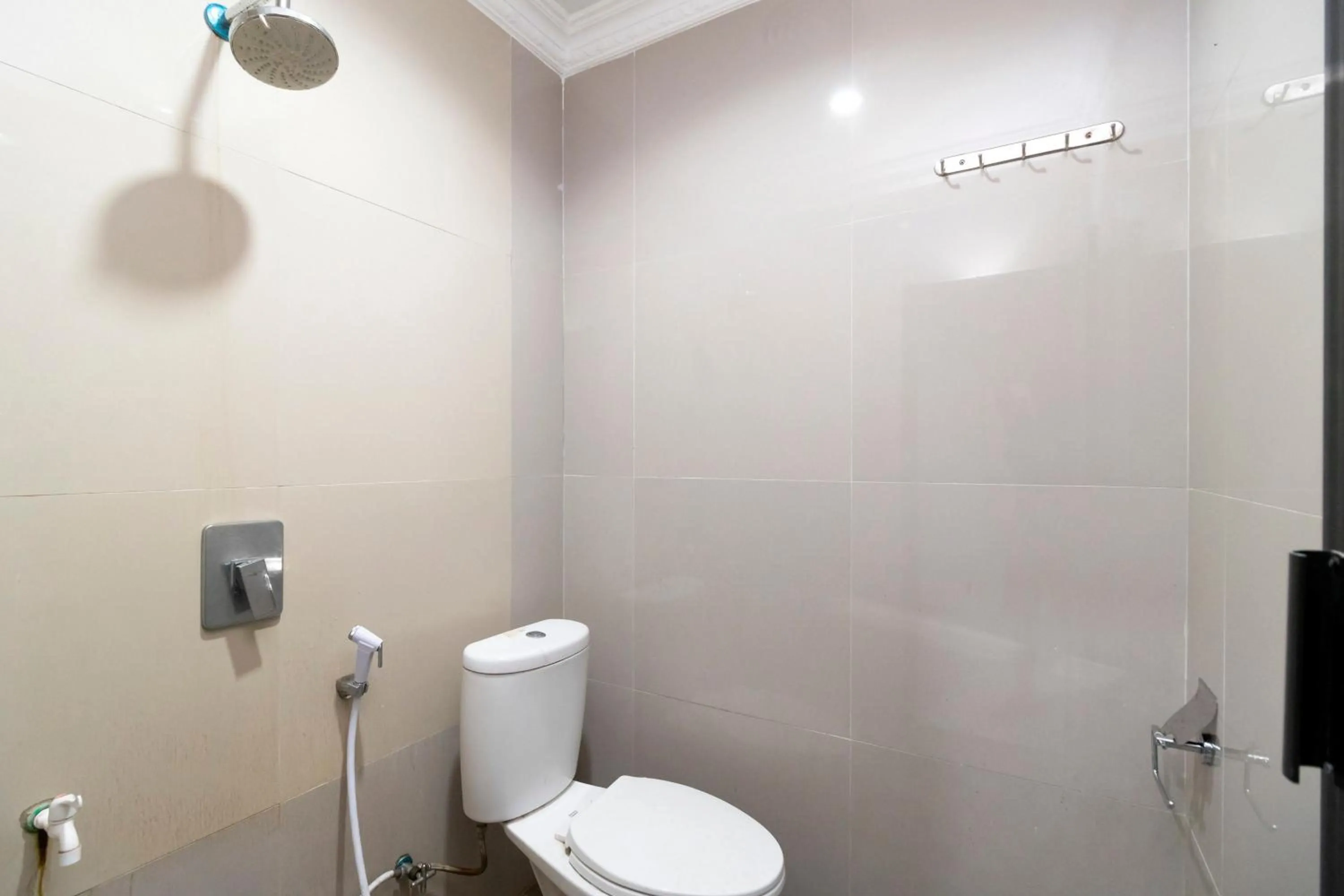 Bathroom in RedDoorz near RSIA Andini Pekanbaru