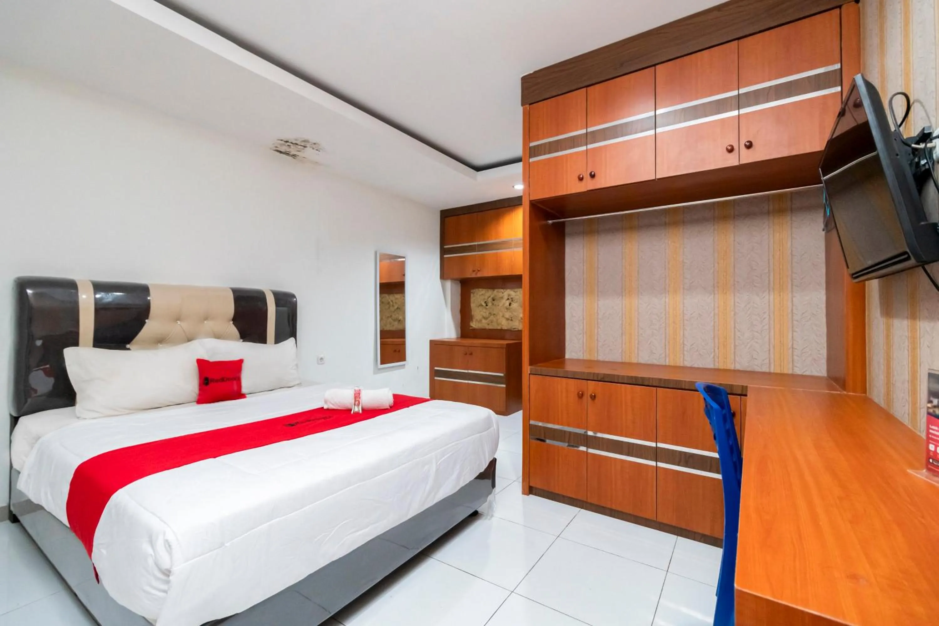 Bedroom, Bed in RedDoorz near RSIA Andini Pekanbaru