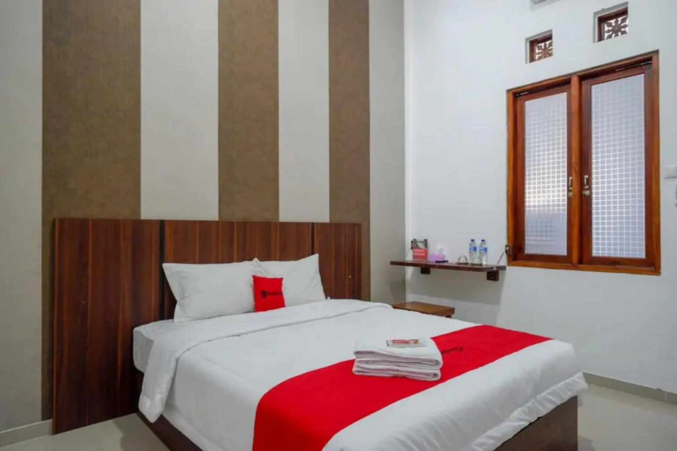 Bedroom, Bed in RedDoorz near Stasiun Purwosari