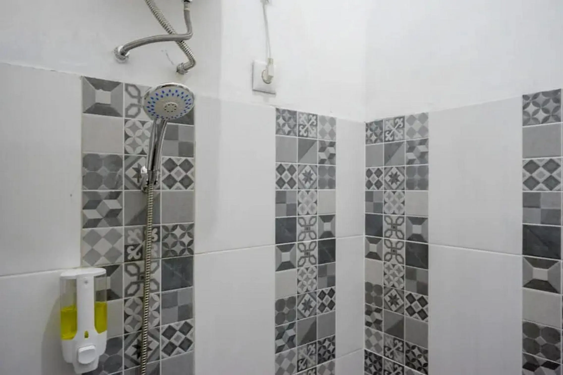 Bathroom in RedDoorz near Stasiun Purwosari