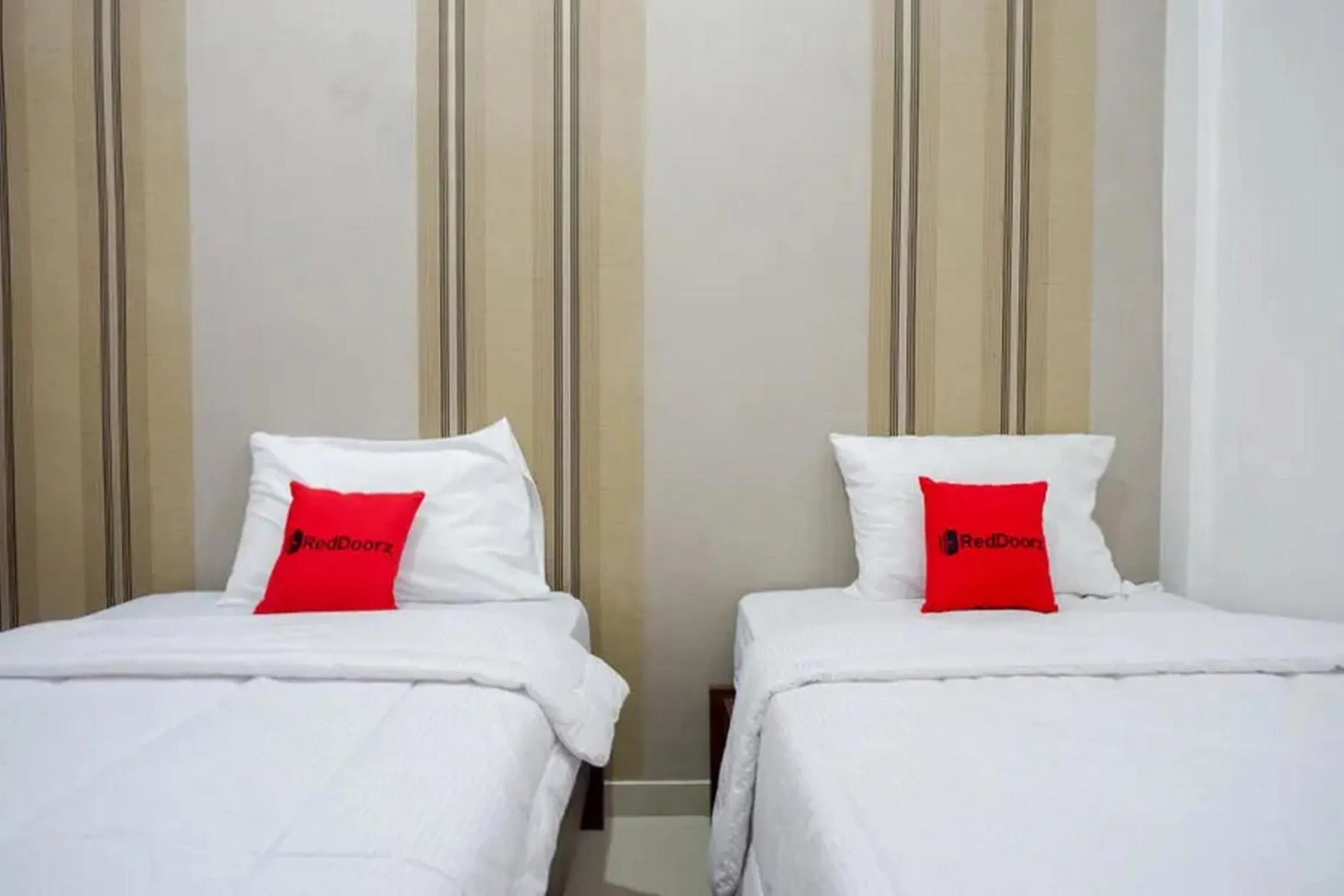 Bedroom, Bed in RedDoorz near Stasiun Purwosari