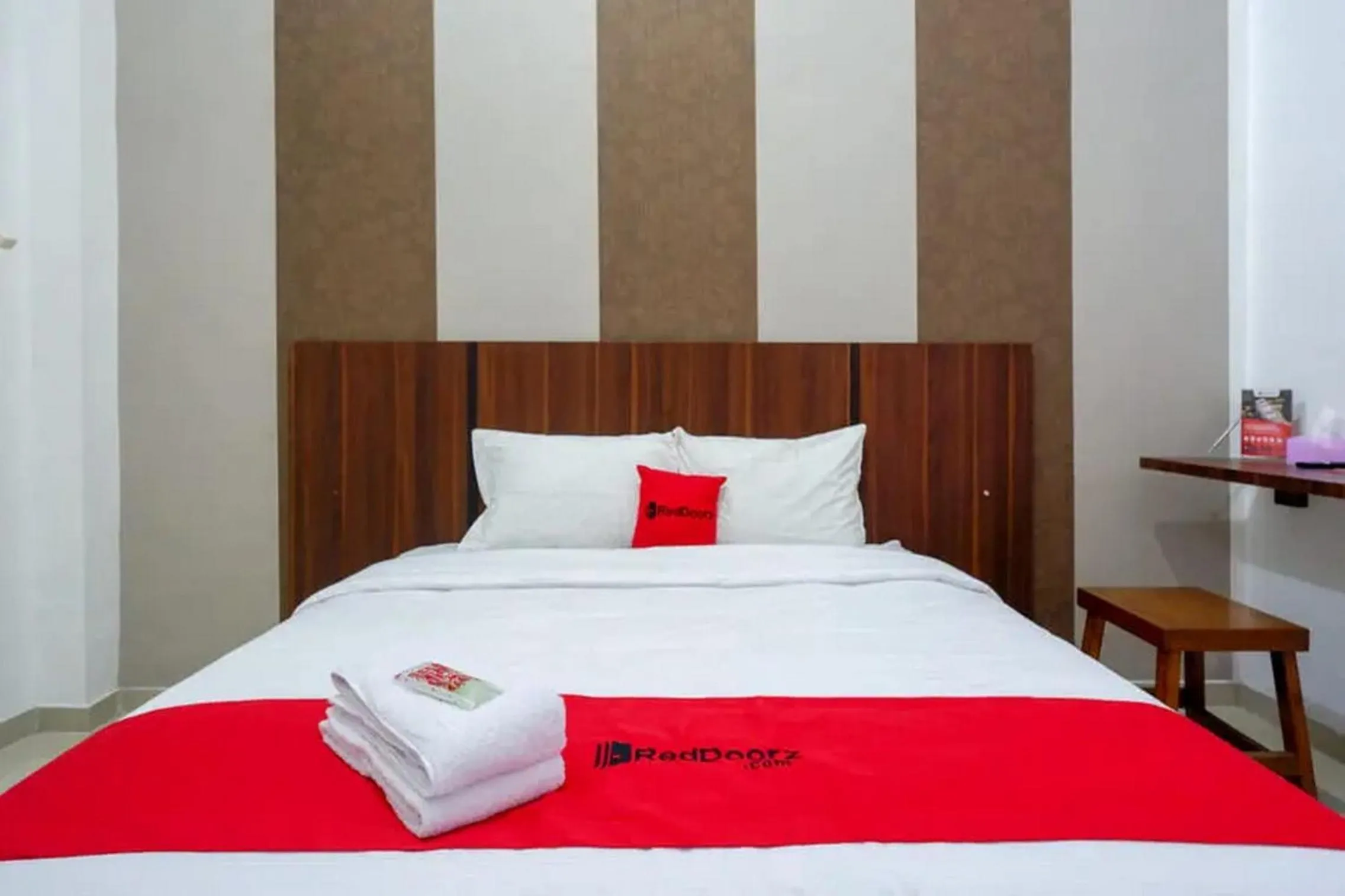 Bedroom, Bed in RedDoorz near Stasiun Purwosari